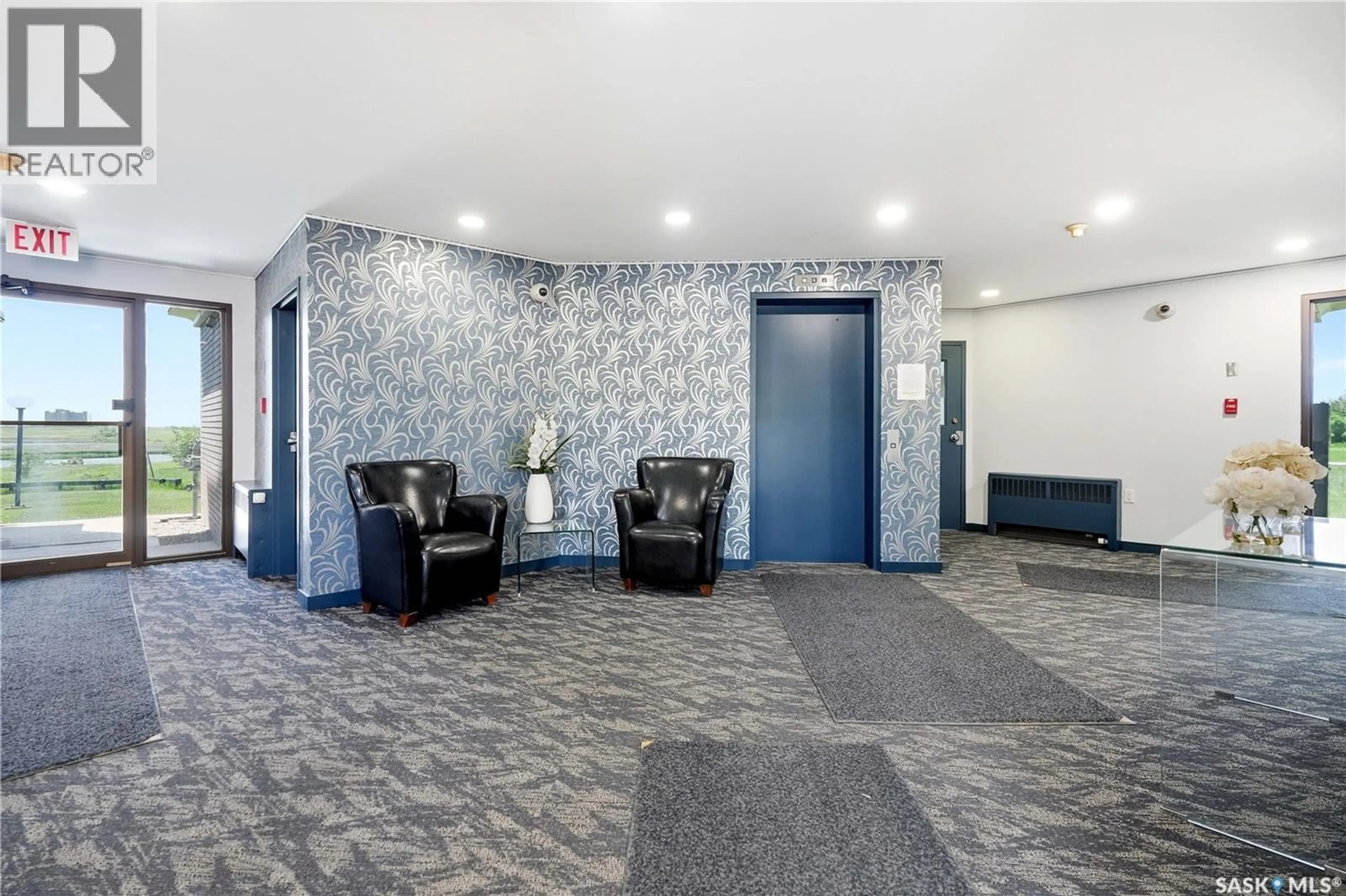 Indoor foyer for 212 3420 PARK STREET, Regina Saskatchewan S4V2M9