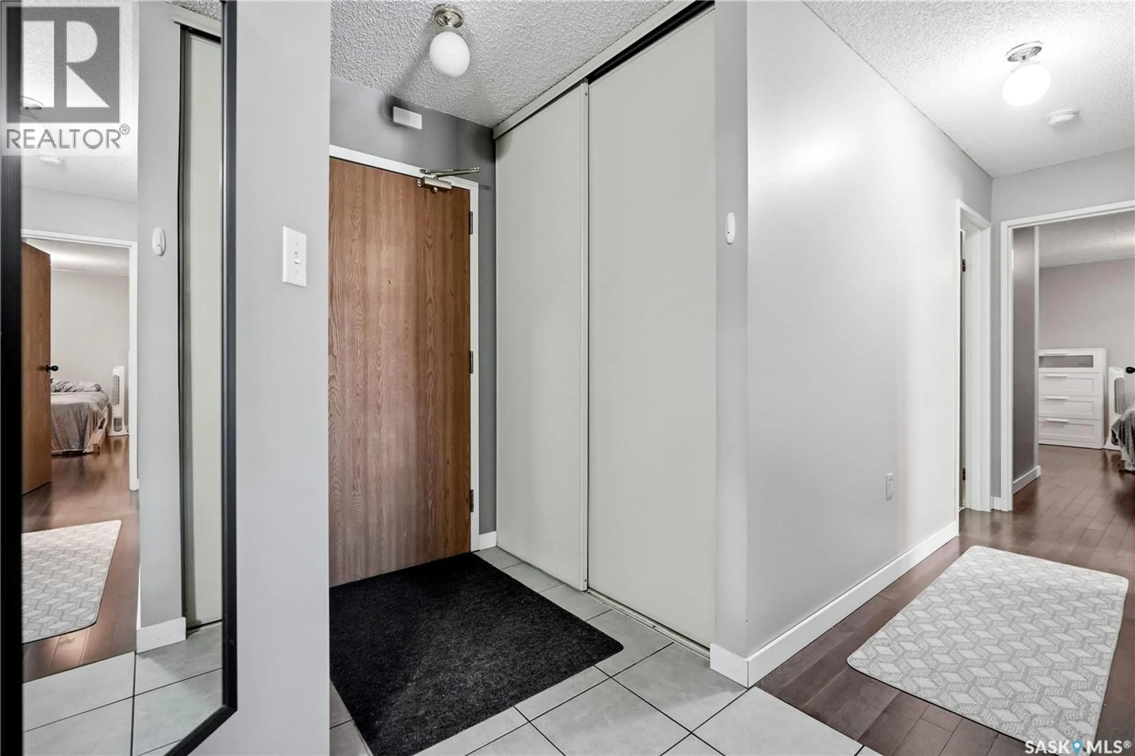 Indoor foyer for 212 3420 PARK STREET, Regina Saskatchewan S4V2M9