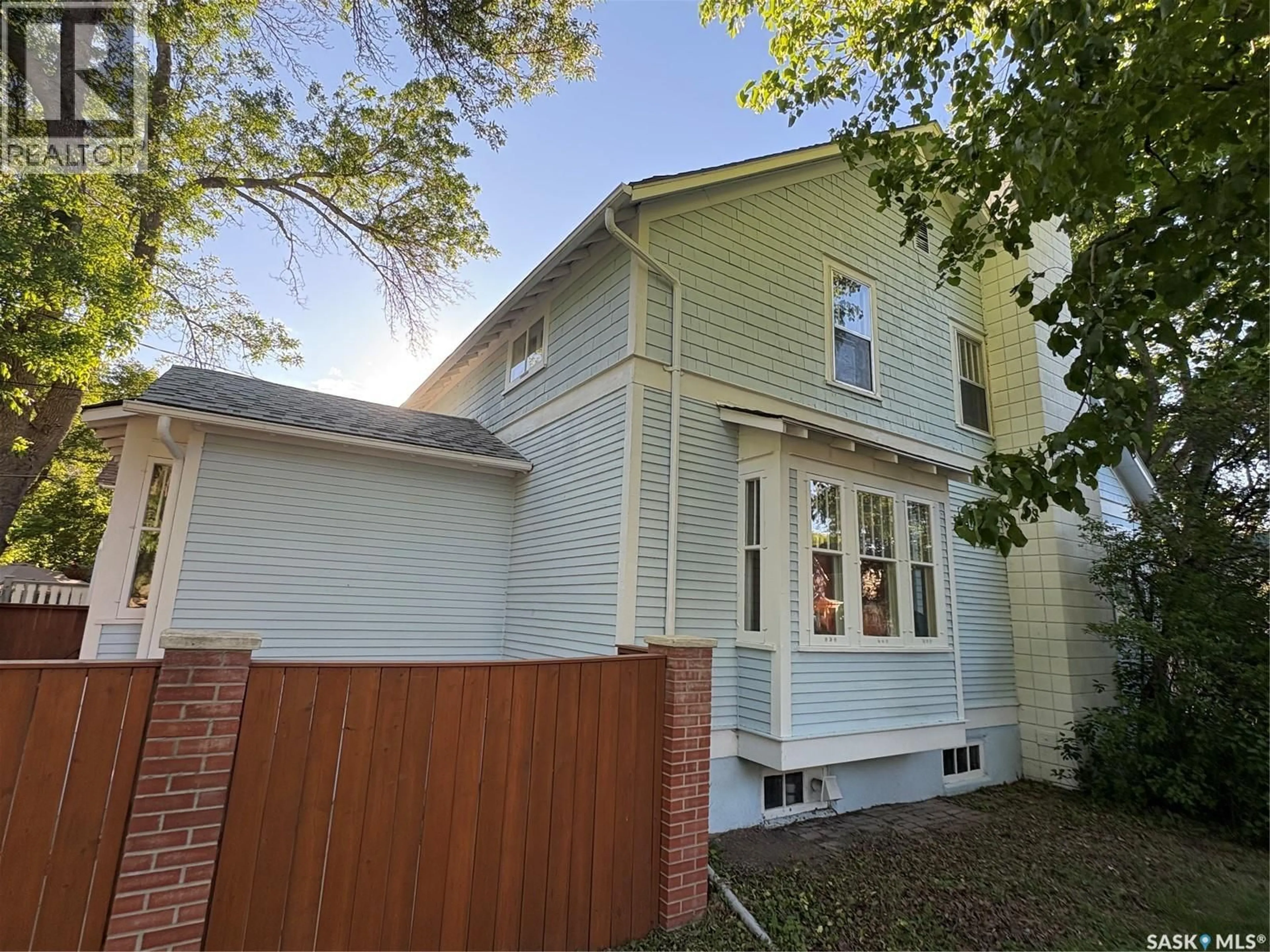 Home with vinyl exterior material, street for 734 10TH STREET, Saskatoon Saskatchewan S7H0H1