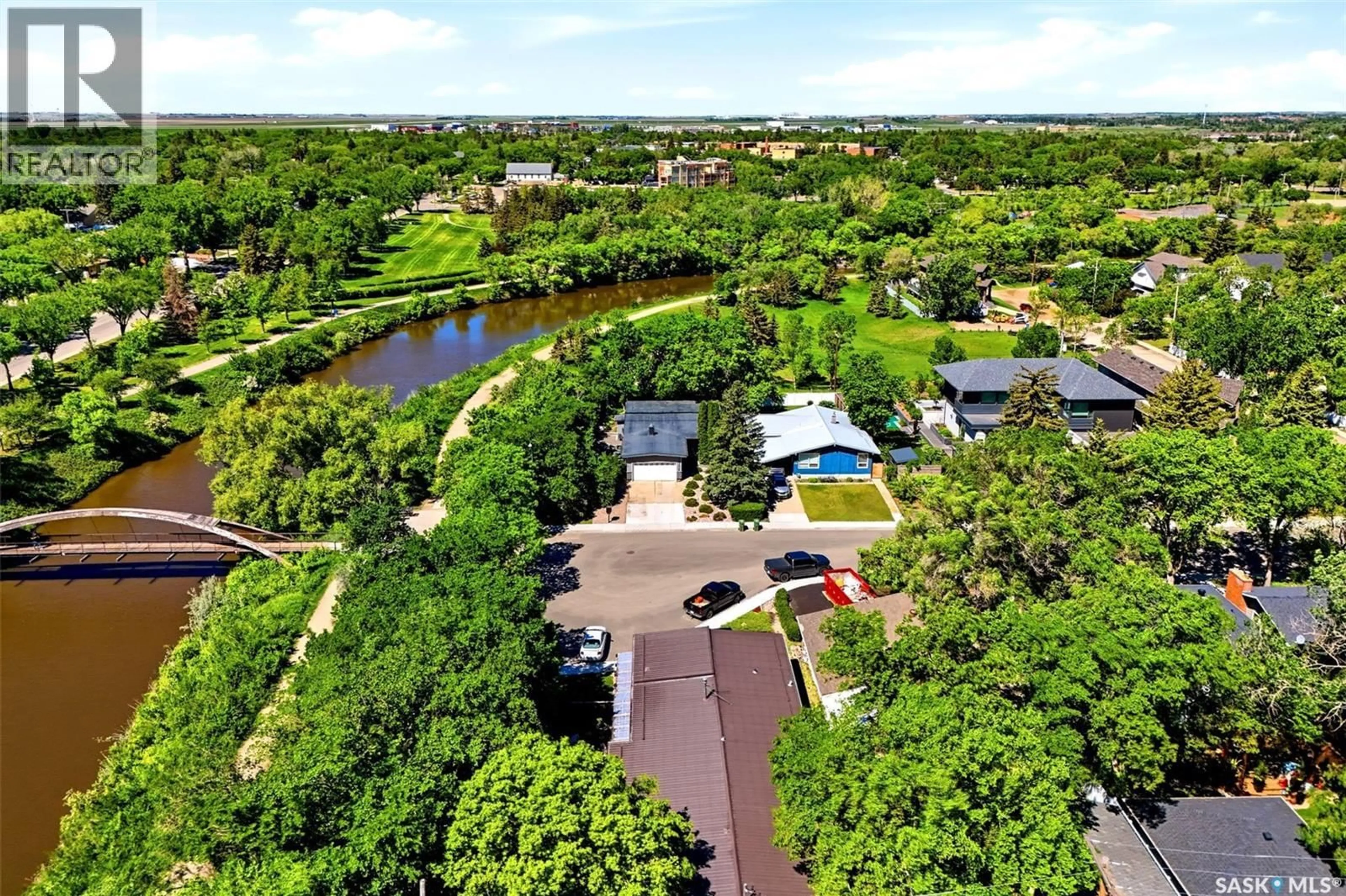 A pic from outside/outdoor area/front of a property/back of a property/a pic from drone, water/lake/river/ocean view for 2738 CAMERON STREET, Regina Saskatchewan S4T2W6