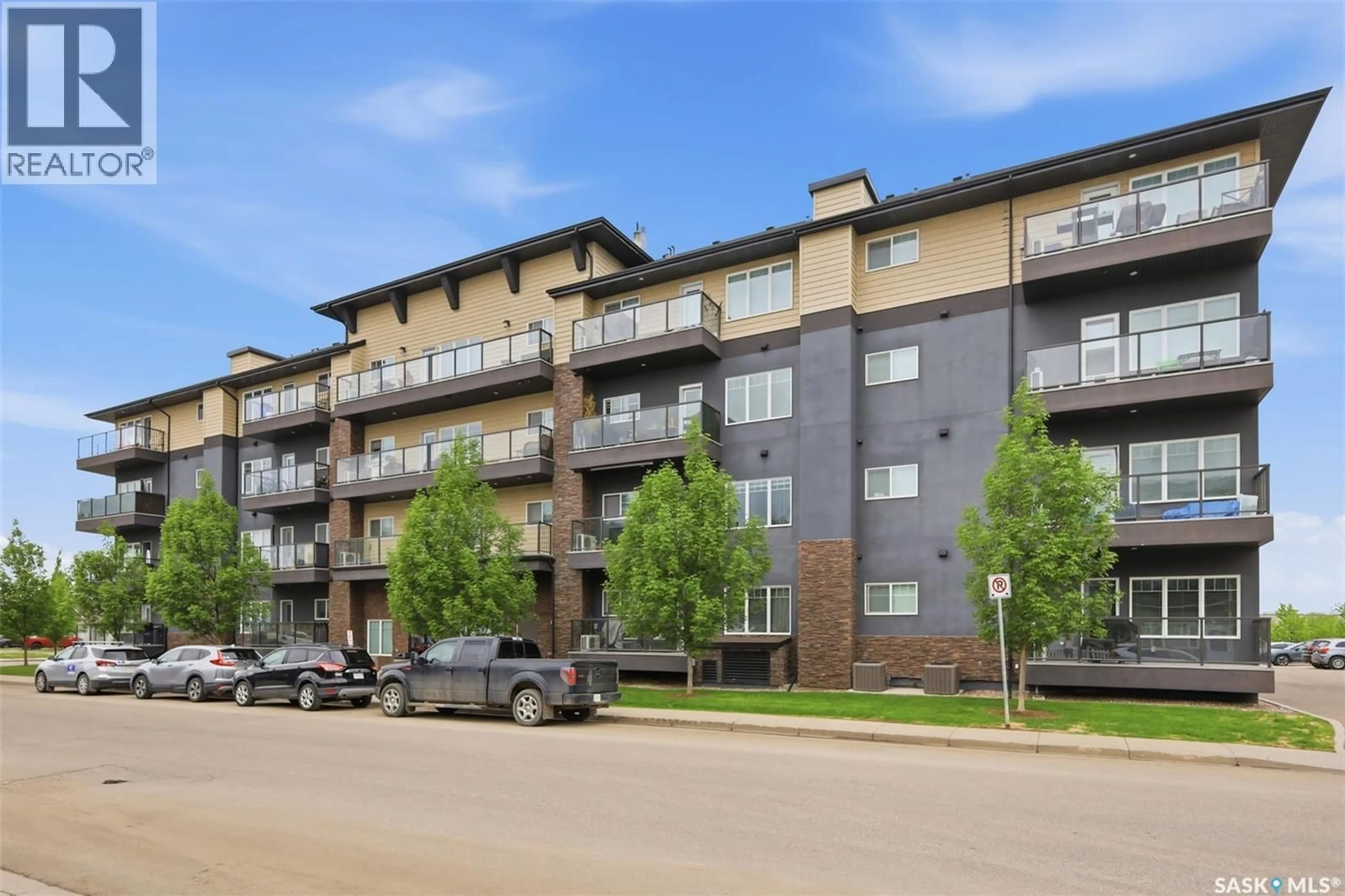 Patio, building for 202 HART ROAD, Saskatoon Saskatchewan S7M4P4