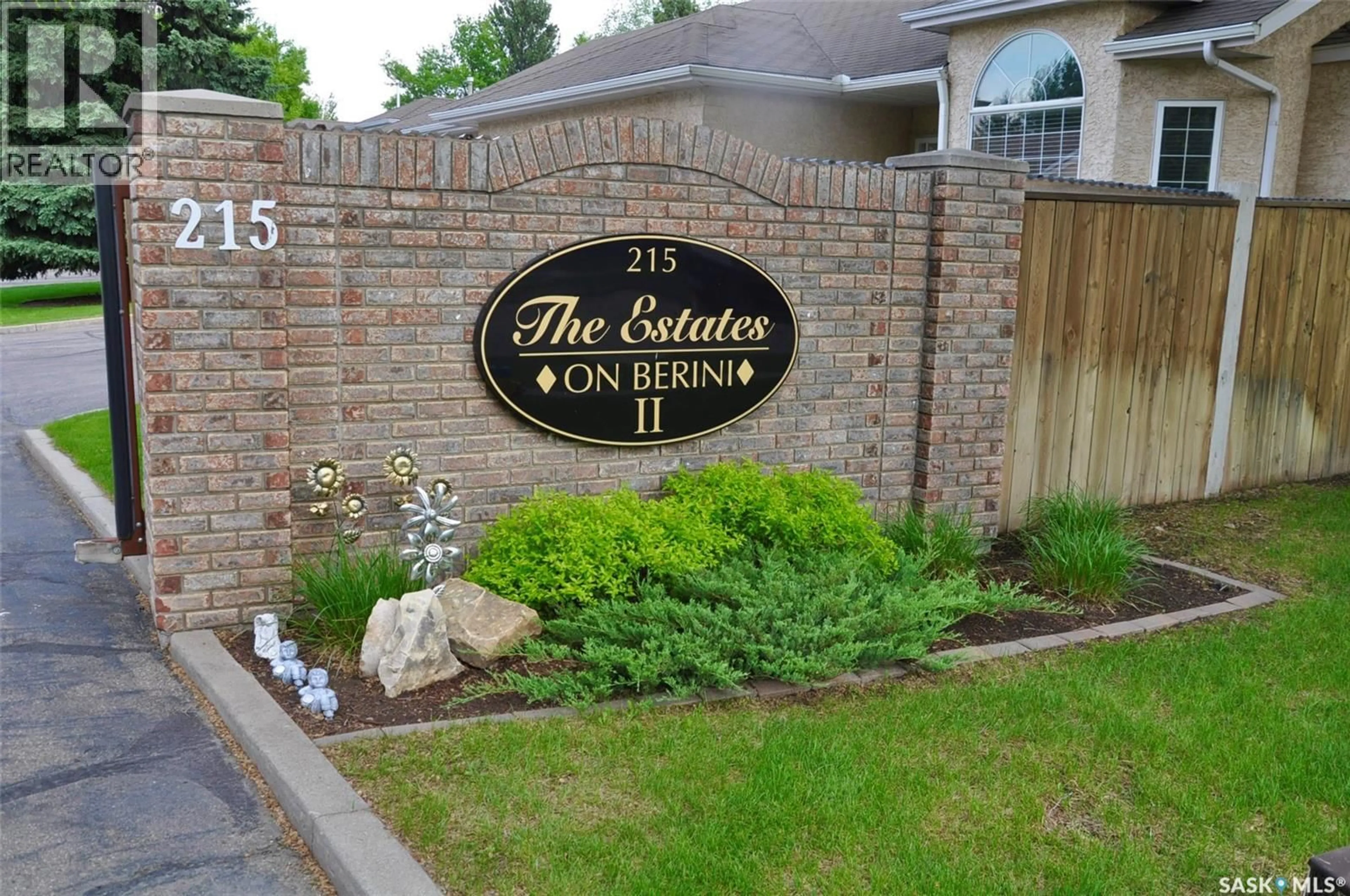 Patio, street for 215 - 207 BERINI DRIVE, Saskatoon Saskatchewan S7H4L4