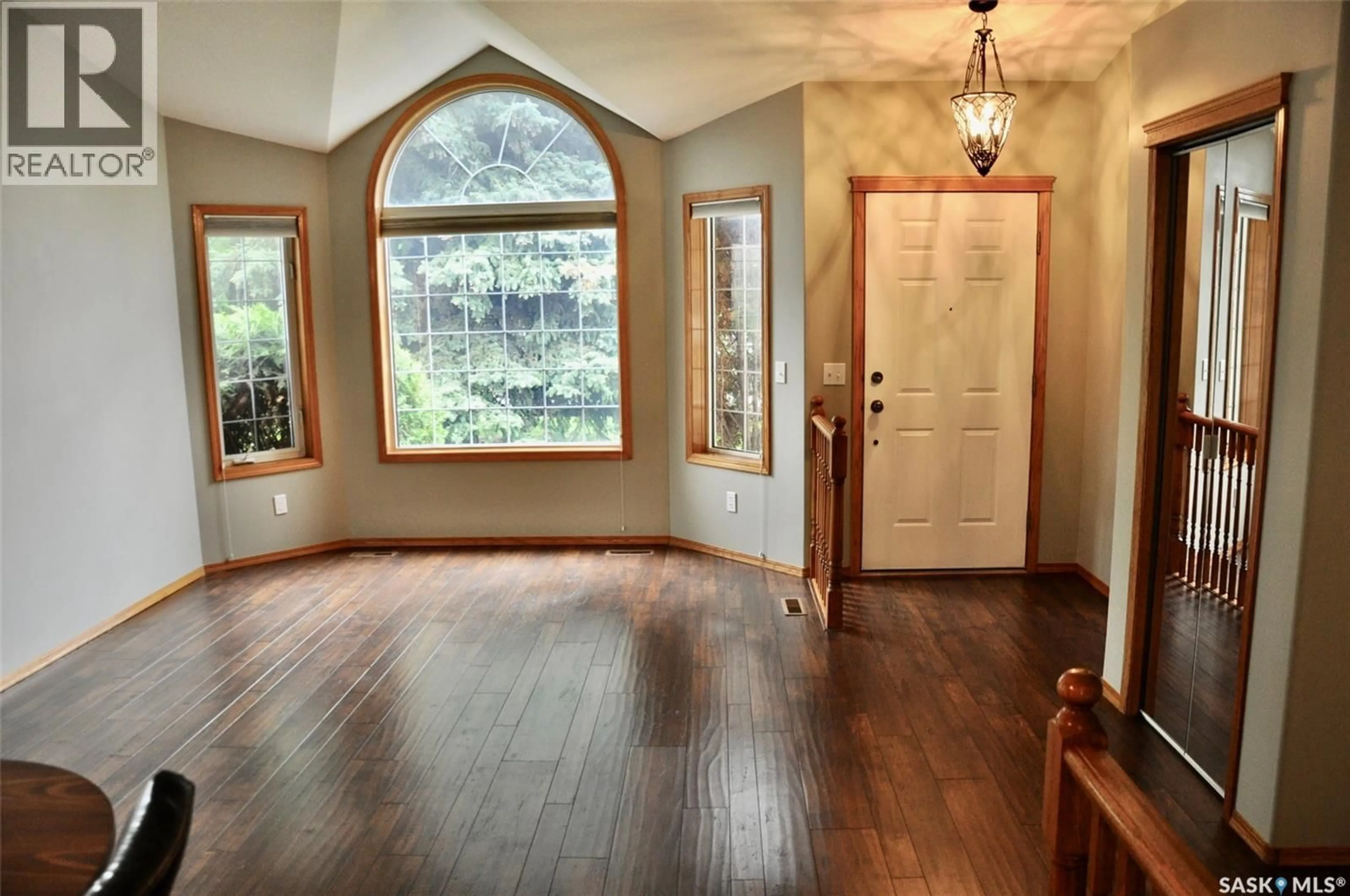 Indoor entryway for 215 - 207 BERINI DRIVE, Saskatoon Saskatchewan S7H4L4