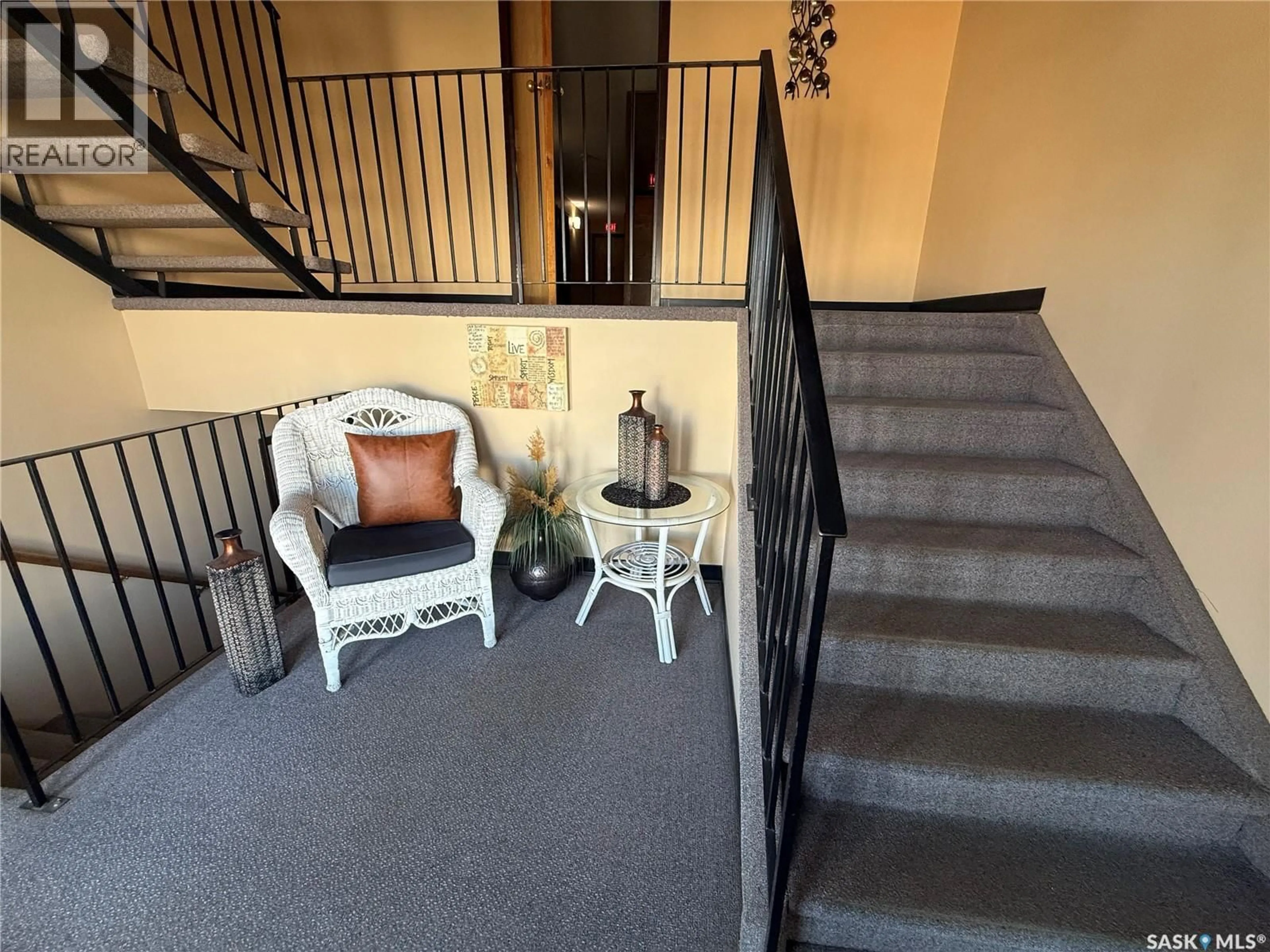 Indoor foyer for 204 432 HERITAGE DRIVE, Estevan Saskatchewan S4A2P6