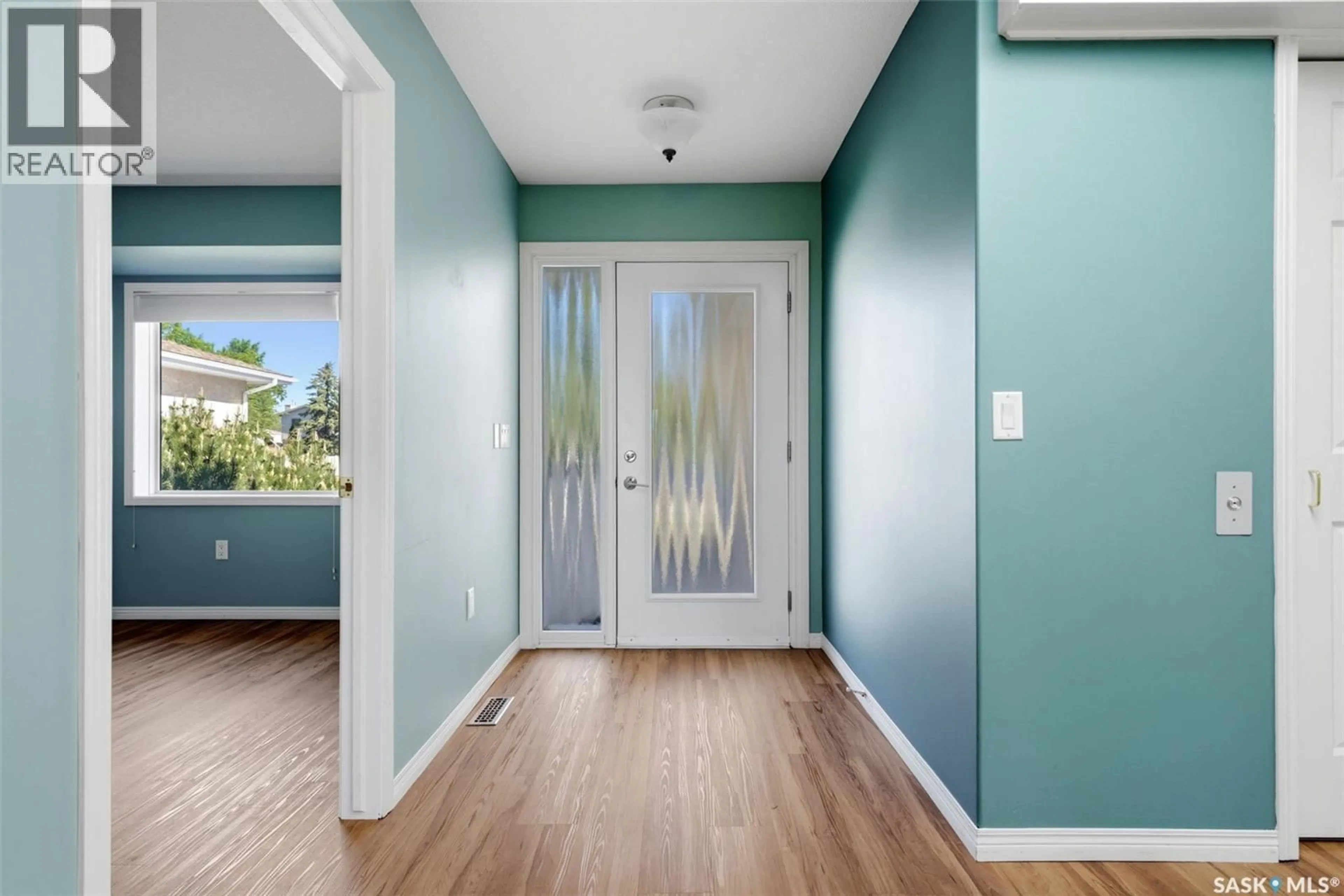 Indoor entryway for 3407 BISHOP CRESCENT, Regina Saskatchewan S4Z1A1