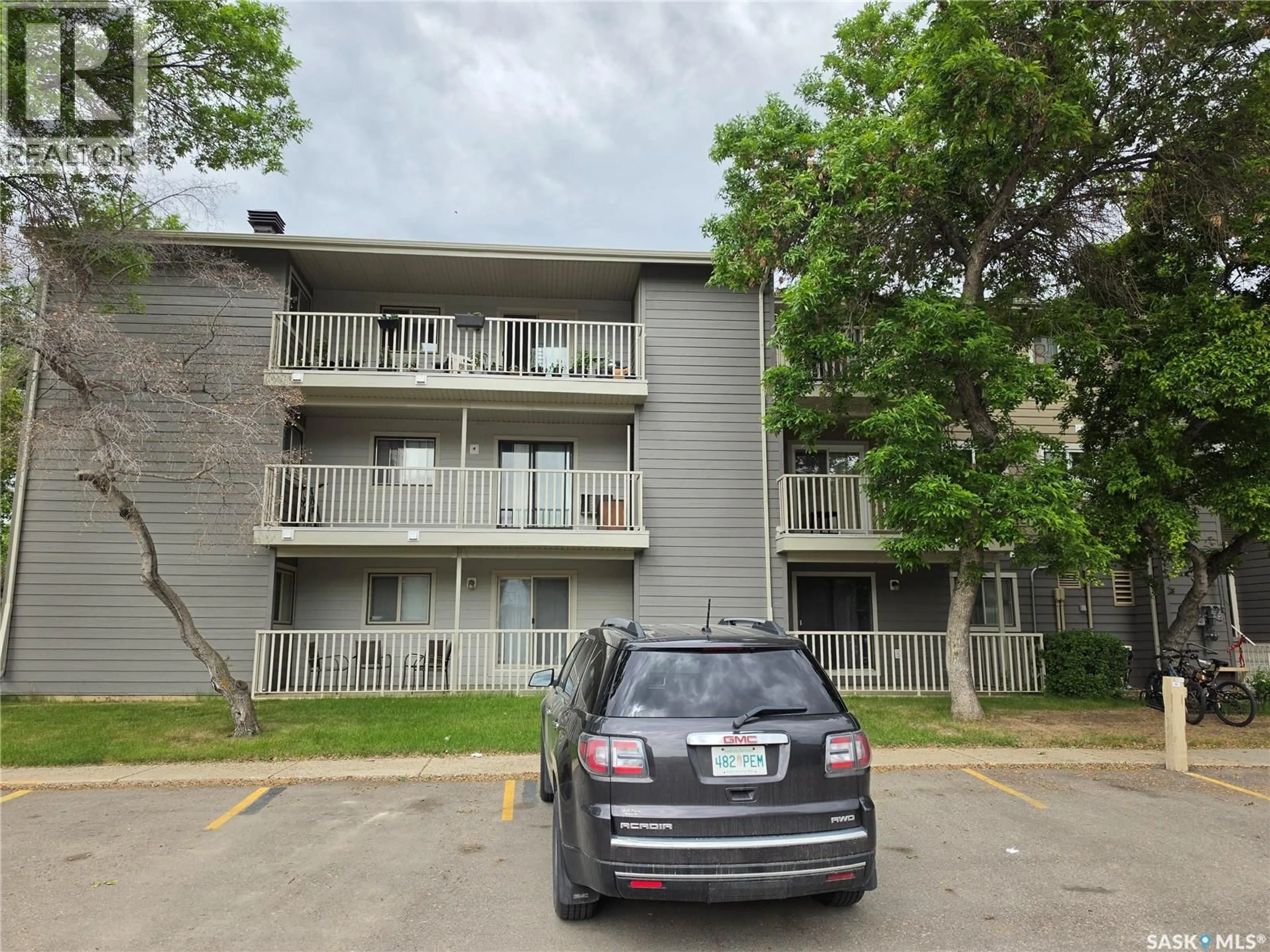 Patio, street for A1 - 1121 MCKERCHER DRIVE, Saskatoon Saskatchewan S7H5B8