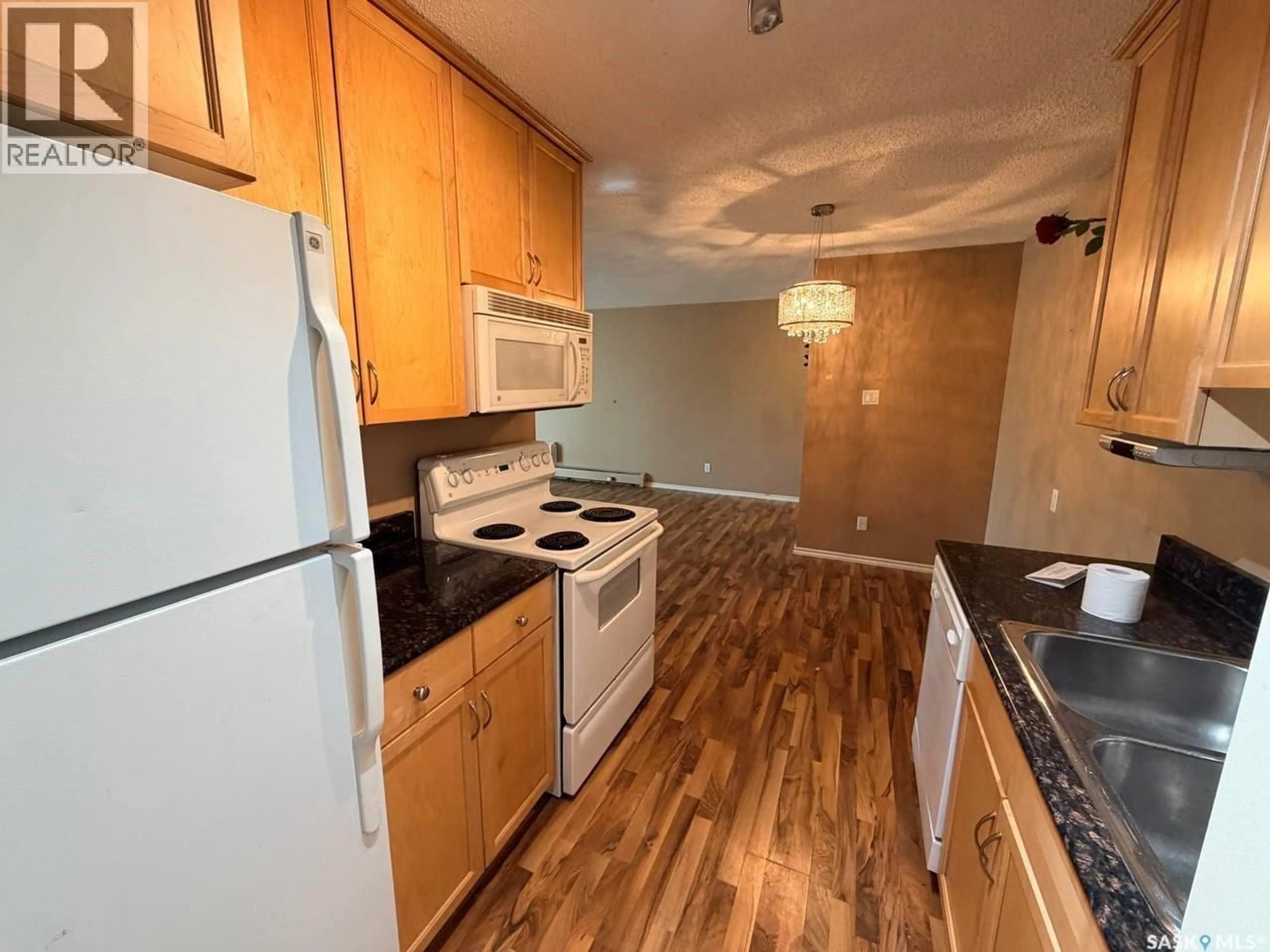 Standard kitchen, unknown for A1 - 1121 MCKERCHER DRIVE, Saskatoon Saskatchewan S7H5B8