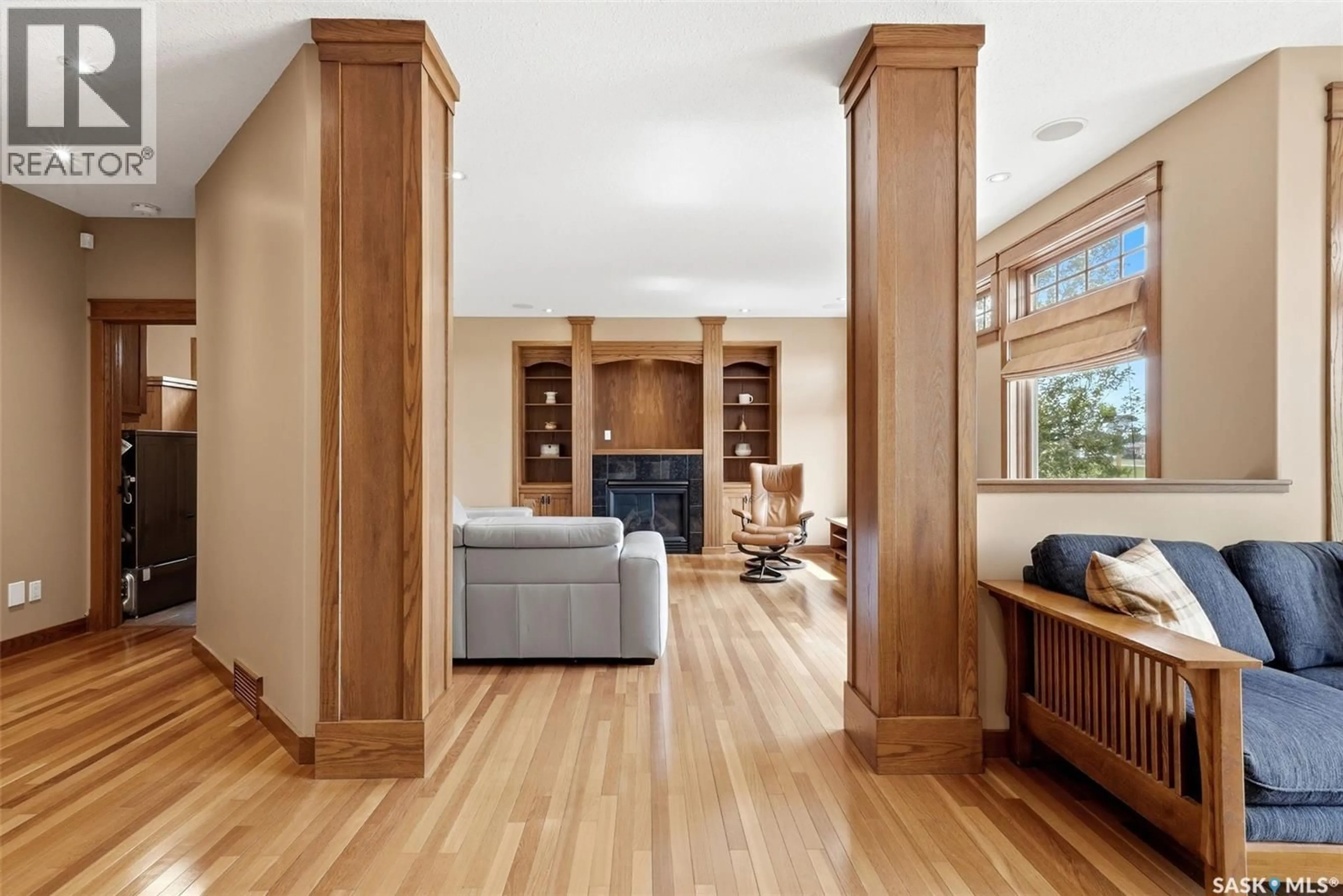 Indoor entryway for 12043 WASCANA HEIGHTS, Regina Saskatchewan S4V3E2