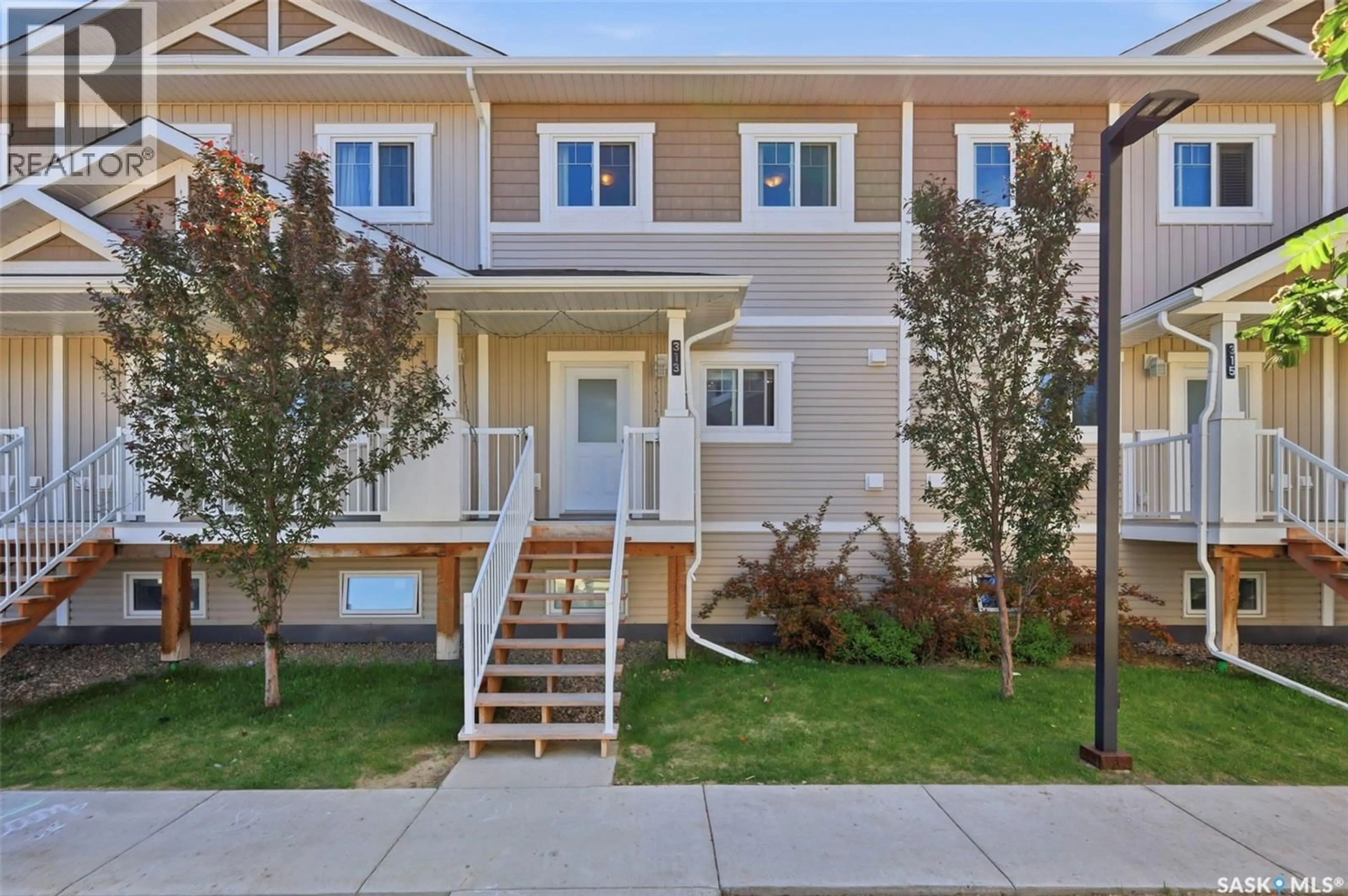 Home with vinyl exterior material, street for 313 522 CORNISH ROAD, Saskatoon Saskatchewan S7T0Z4