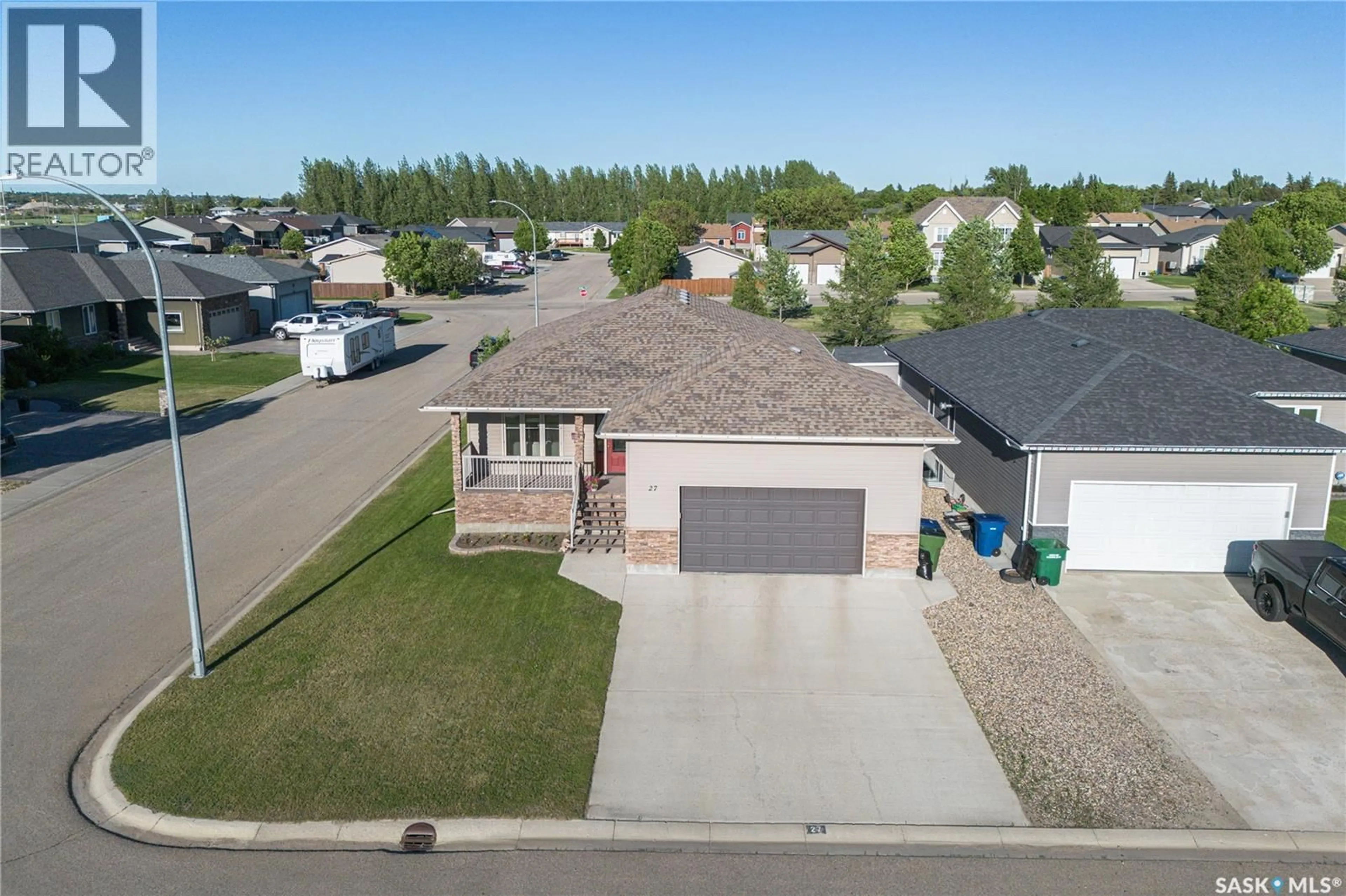 A pic from outside/outdoor area/front of a property/back of a property/a pic from drone, street for 27 BELMONT CRESCENT, Moose Jaw Saskatchewan S6K1C5