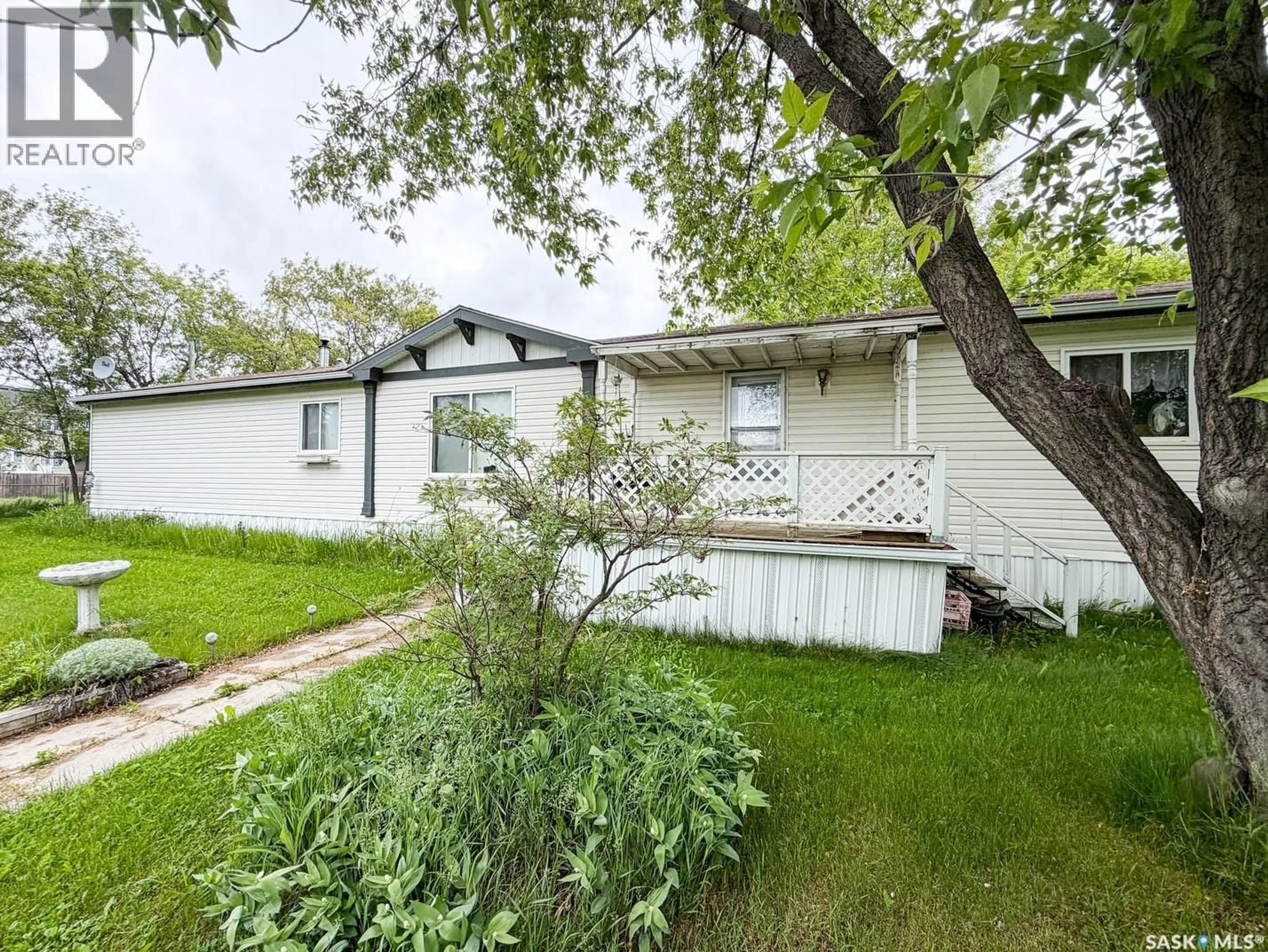 Unknown for E - 501 7TH AVENUE, Meadow Lake Saskatchewan S9X1X9