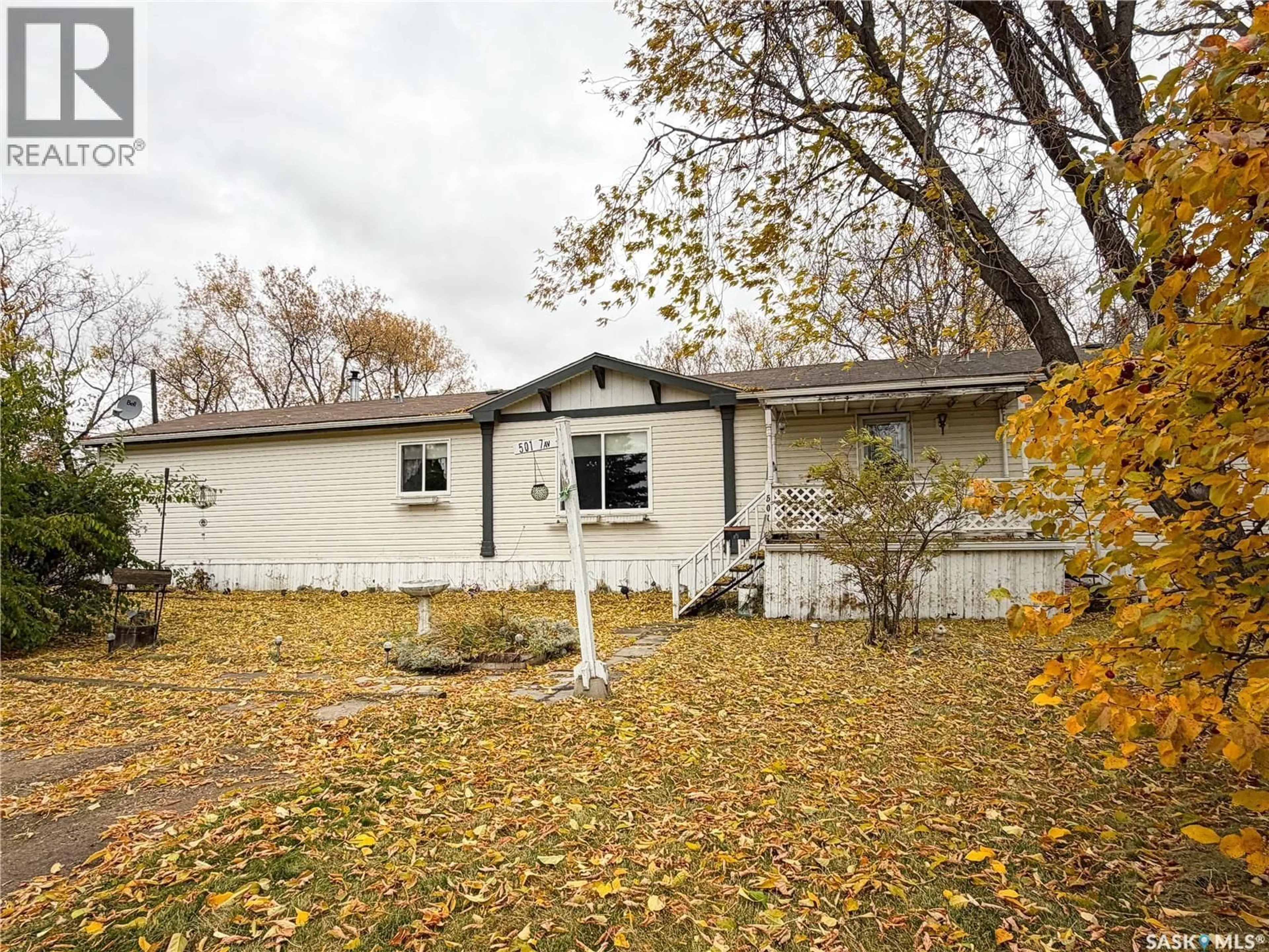Home with vinyl exterior material, street for E - 501 7TH AVENUE, Meadow Lake Saskatchewan S9X1X9