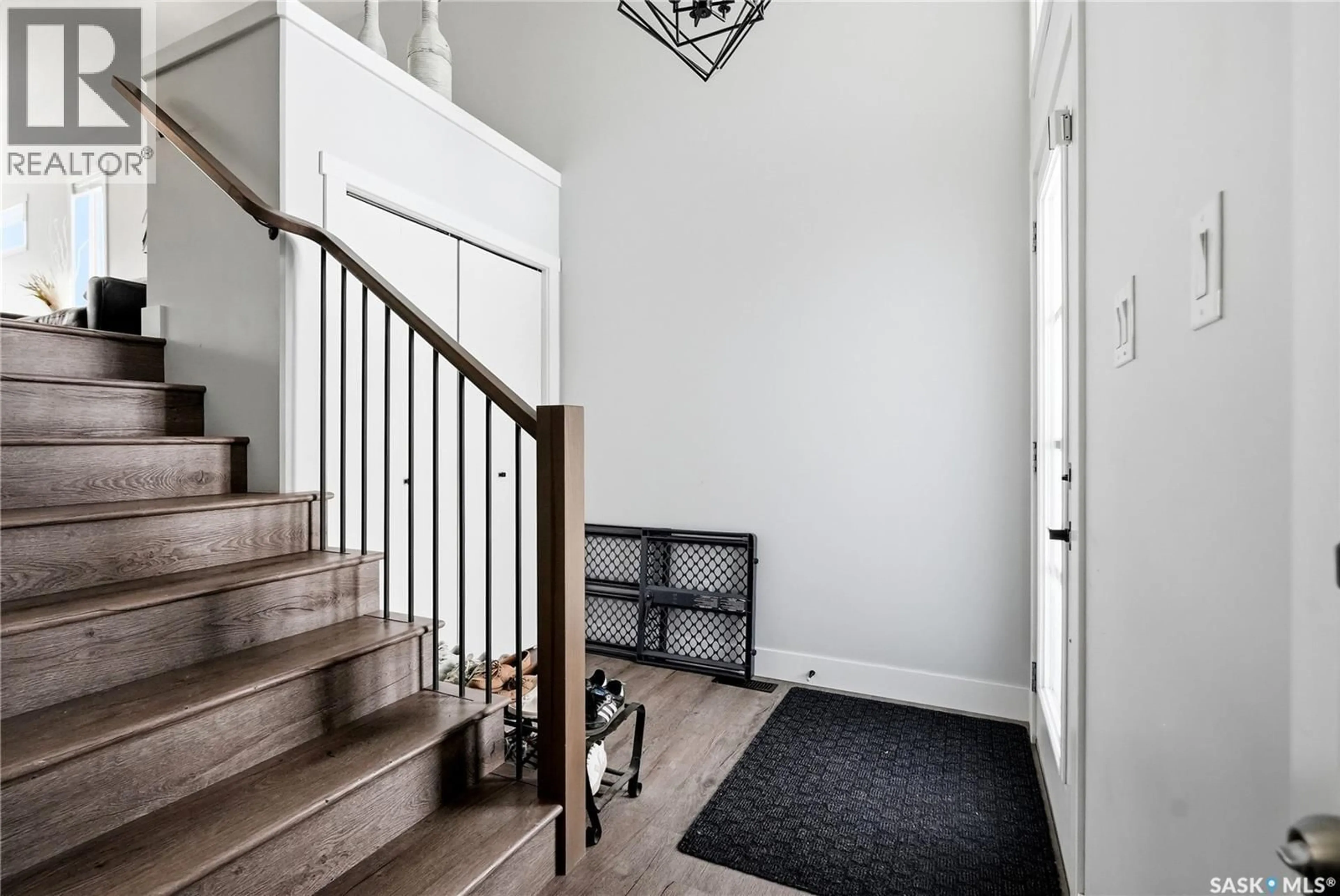 Indoor entryway for 172 THAKUR STREET, Saskatoon Saskatchewan S7W1C4