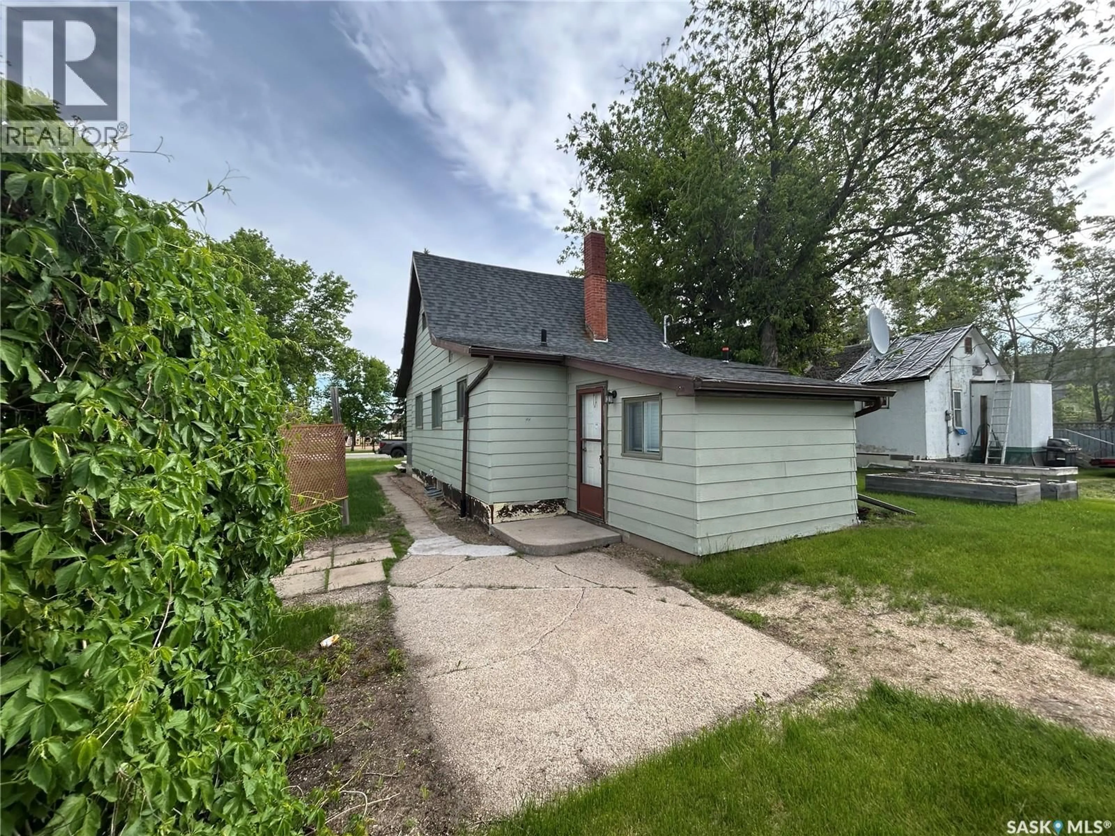 A pic from outside/outdoor area/front of a property/back of a property/a pic from drone, street for 1010 96TH AVENUE, Tisdale Saskatchewan S0E1T0