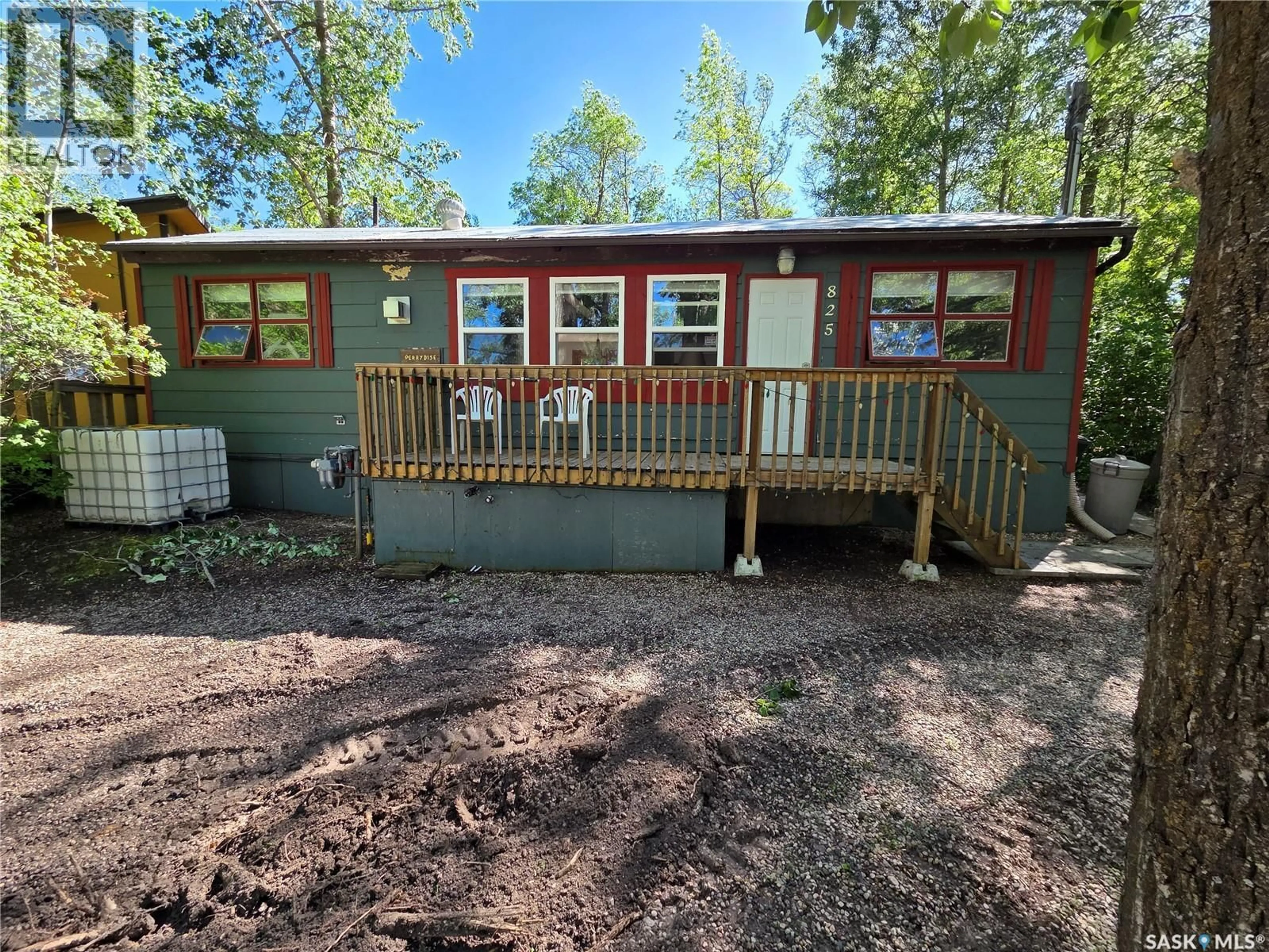 Home with vinyl exterior material, unknown for 825 LAKESIDE AVENUE, White Bear IR 70 Saskatchewan S0C0R0