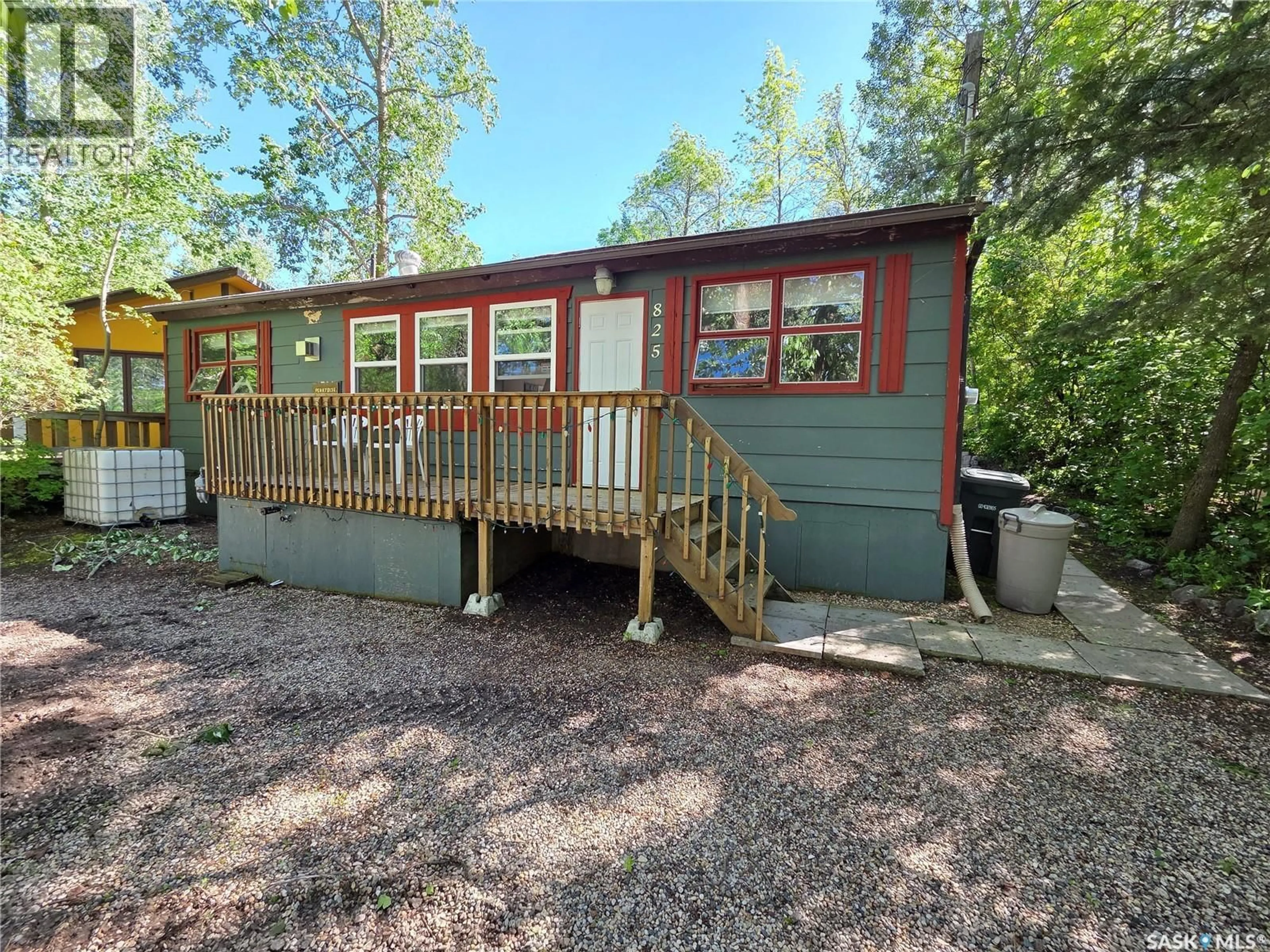 Home with vinyl exterior material, unknown for 825 LAKESIDE AVENUE, White Bear IR 70 Saskatchewan S0C0R0