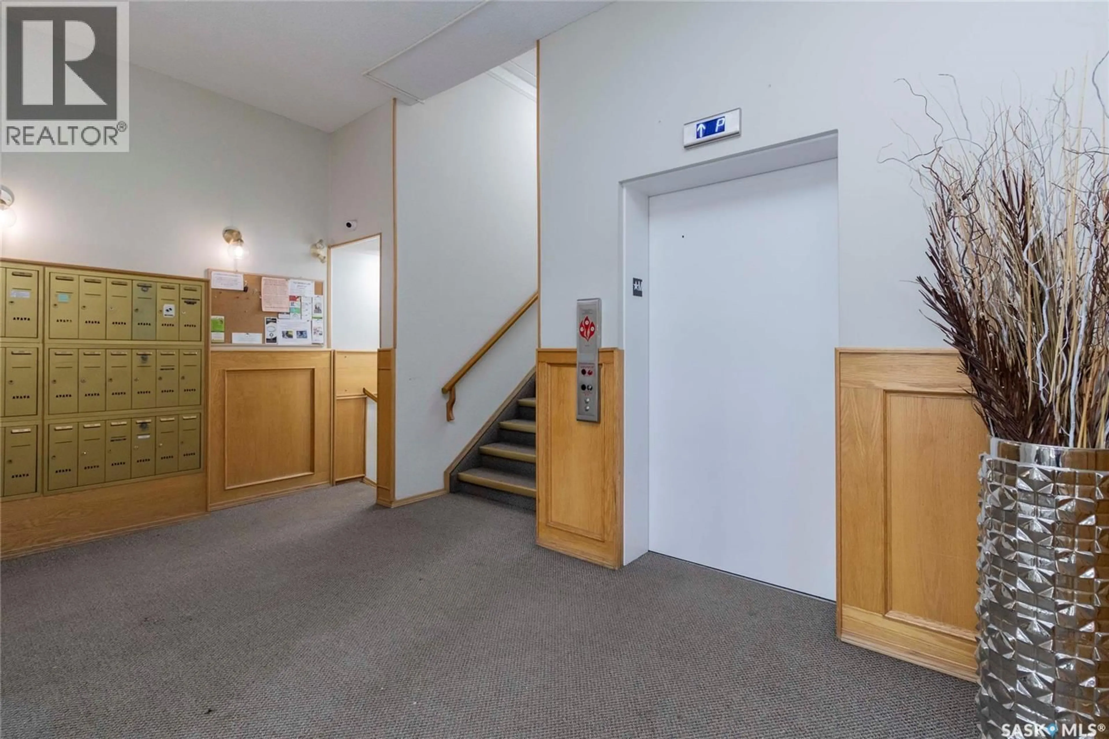 Indoor foyer for 209 - 410 MAIN STREET, Saskatoon Saskatchewan S7N0B8