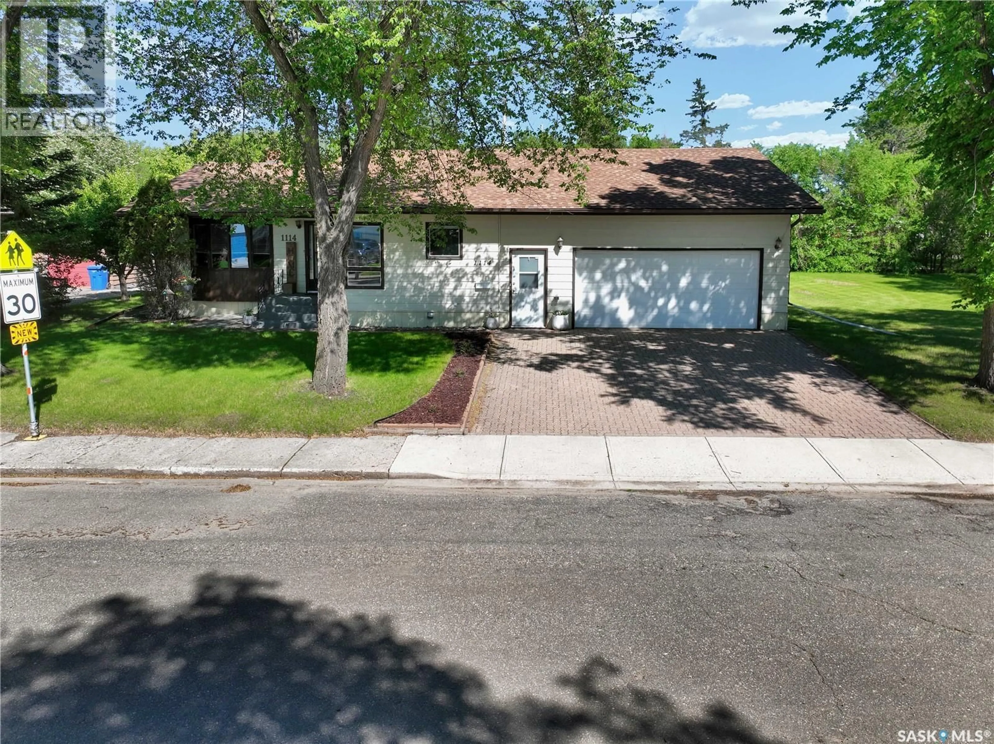 A pic from outside/outdoor area/front of a property/back of a property/a pic from drone, street for 1114 ARCOLA STREET, Esterhazy Saskatchewan S0A0X0