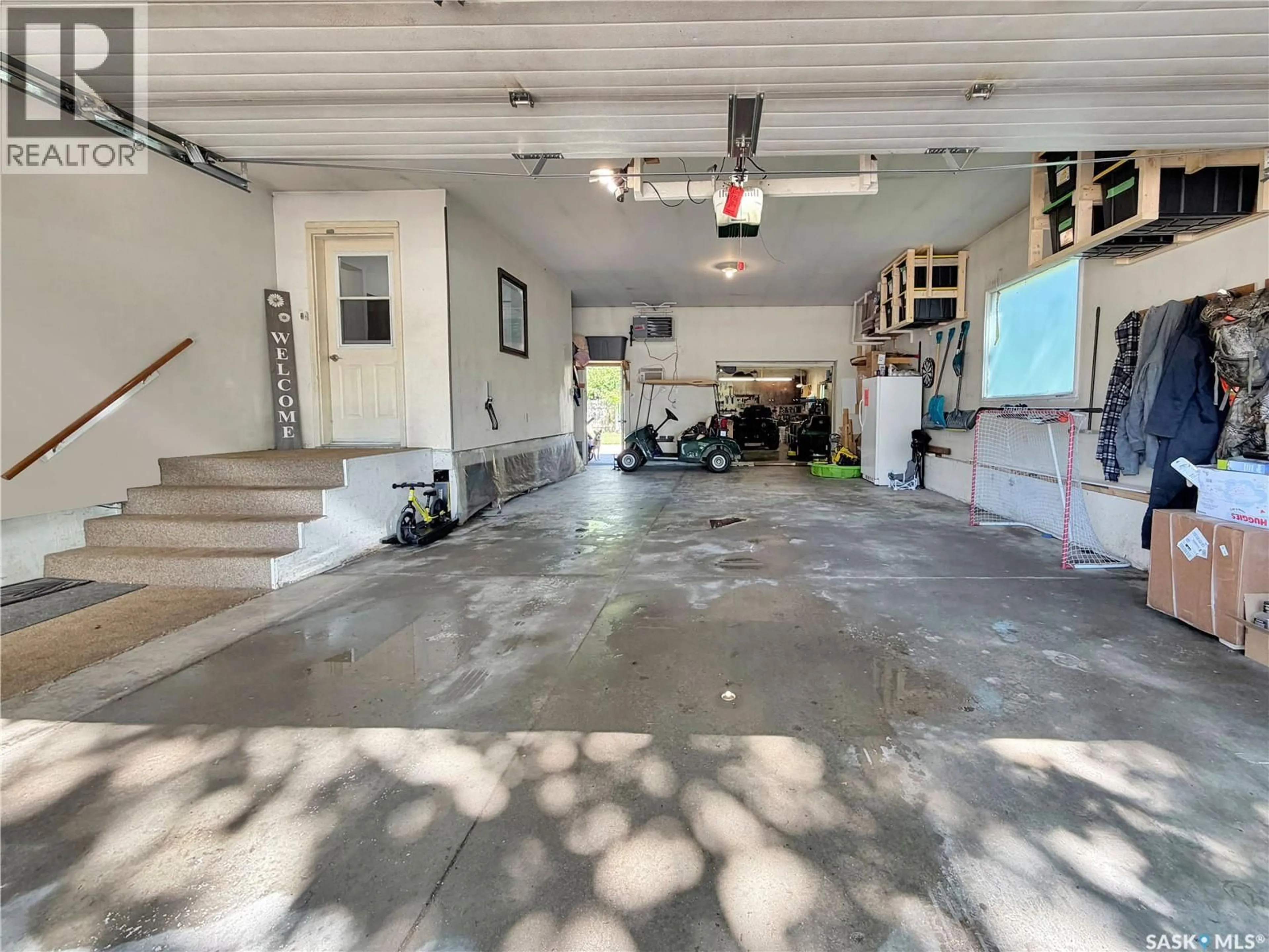 Indoor garage for 1114 ARCOLA STREET, Esterhazy Saskatchewan S0A0X0