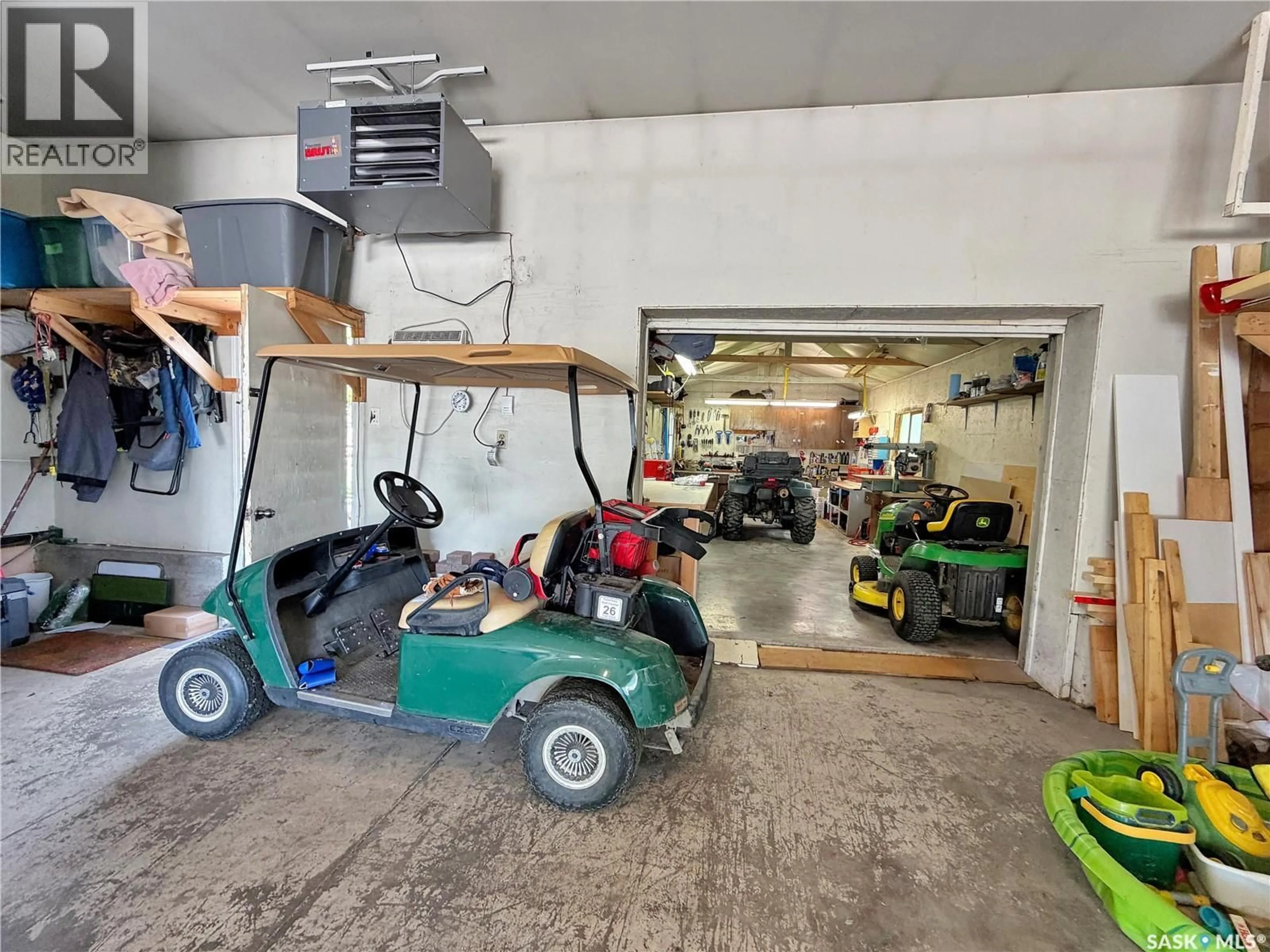 Indoor garage for 1114 ARCOLA STREET, Esterhazy Saskatchewan S0A0X0
