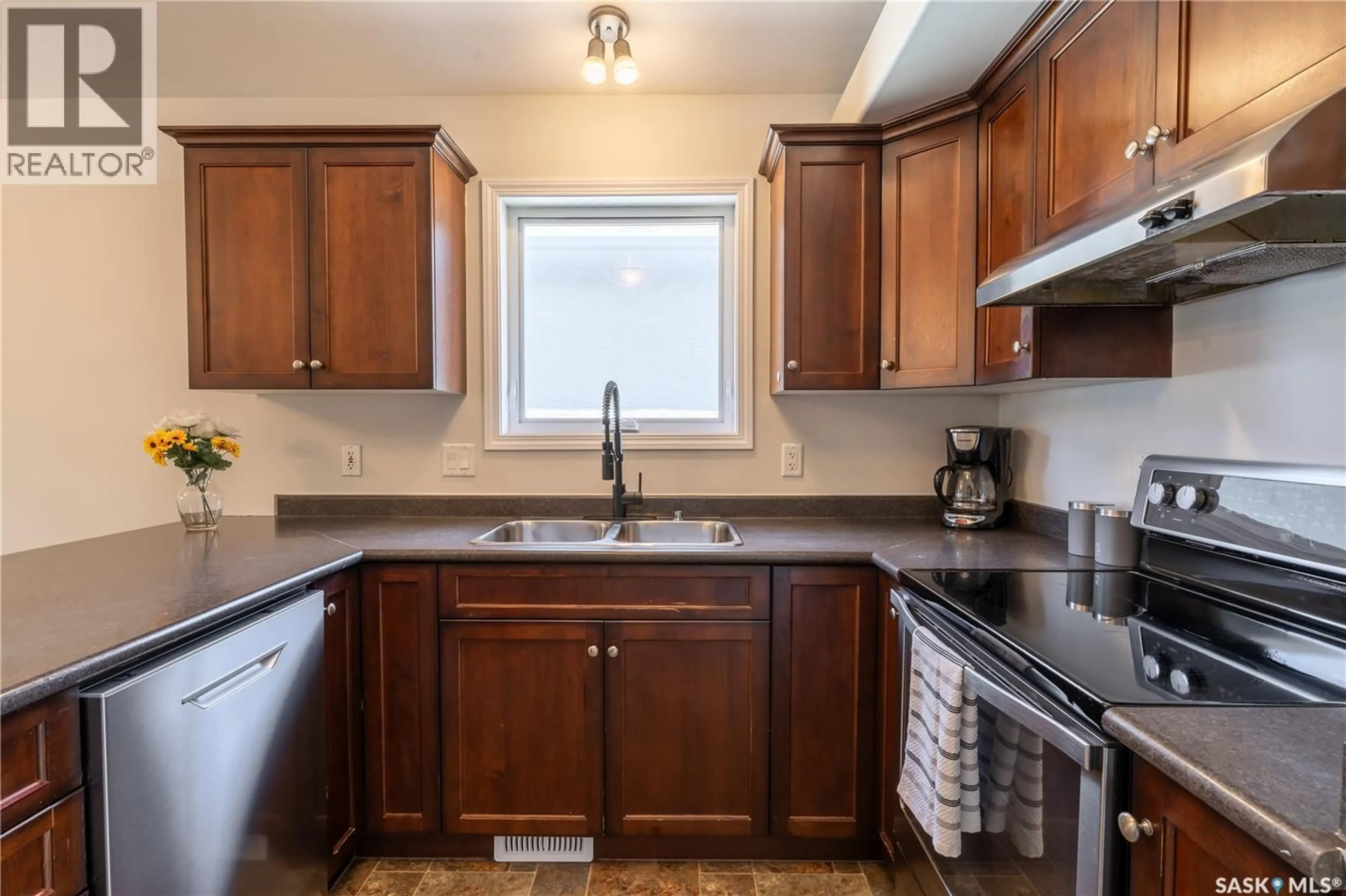Standard kitchen, ceramic/tile floor for 708 6TH AVENUE, Martensville Saskatchewan S0K2T0
