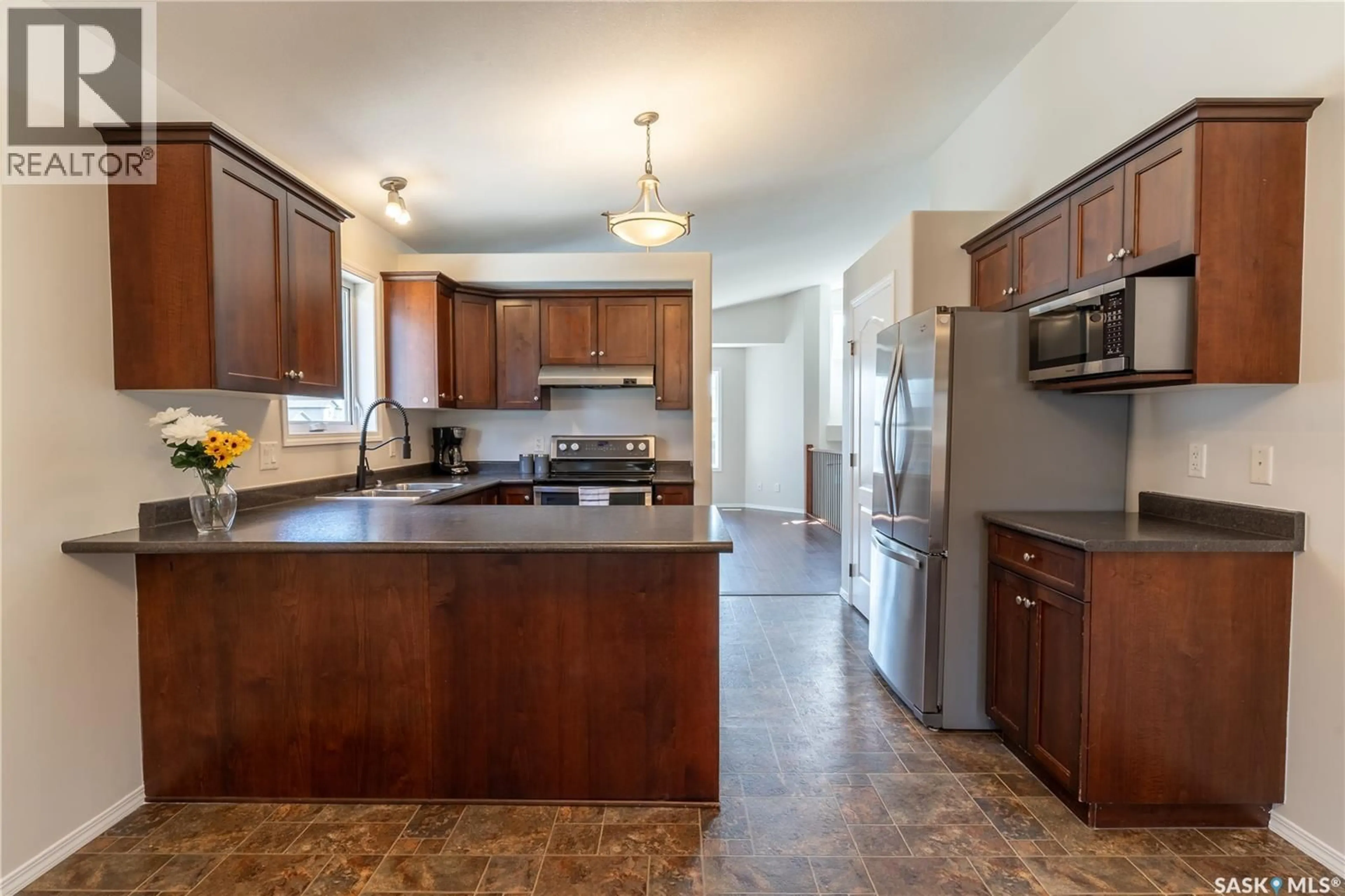 Standard kitchen, ceramic/tile floor for 708 6TH AVENUE, Martensville Saskatchewan S0K2T0