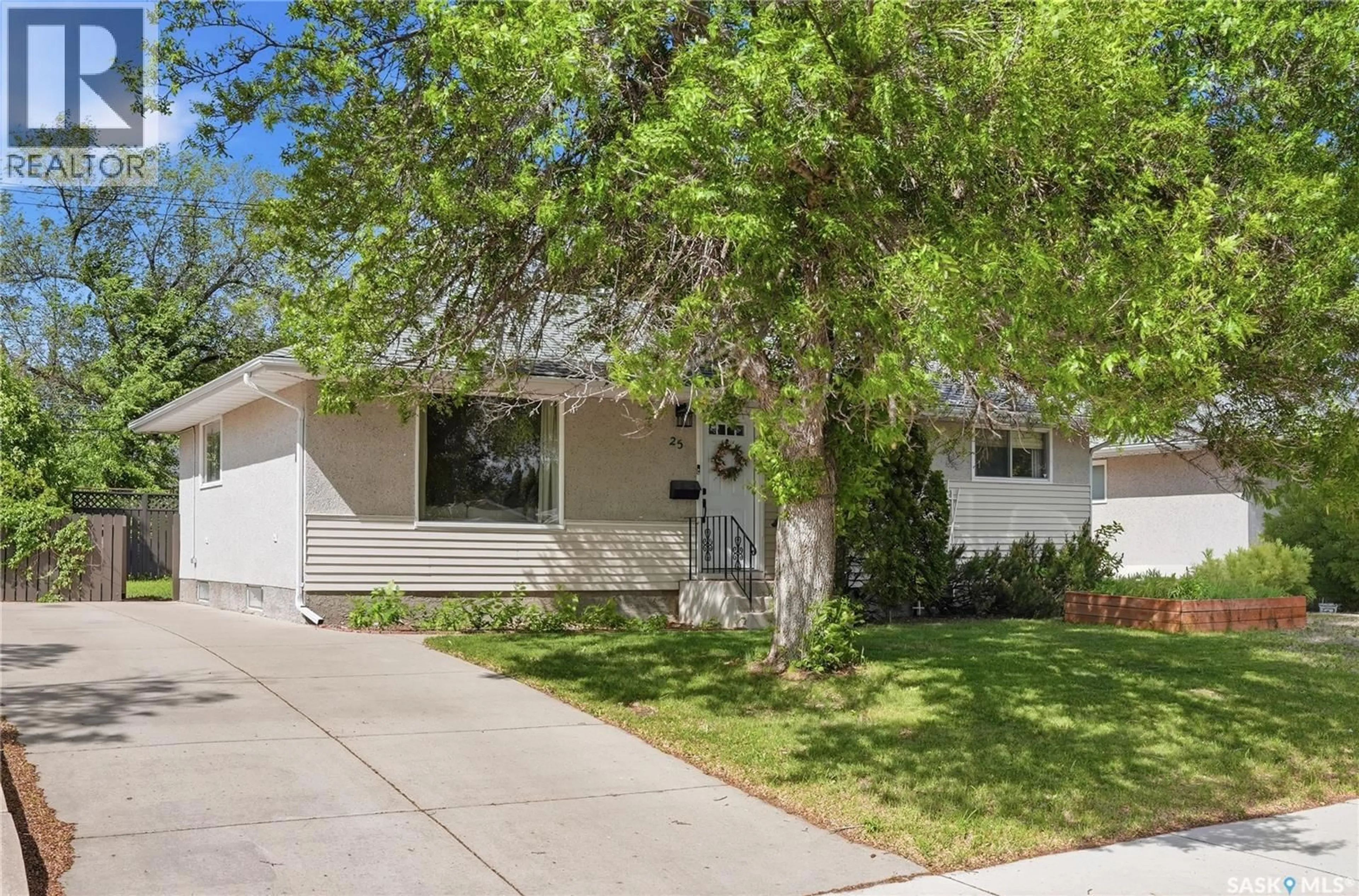 Home with vinyl exterior material, street for 25 MURPHY CRESCENT, Saskatoon Saskatchewan S7J2T5