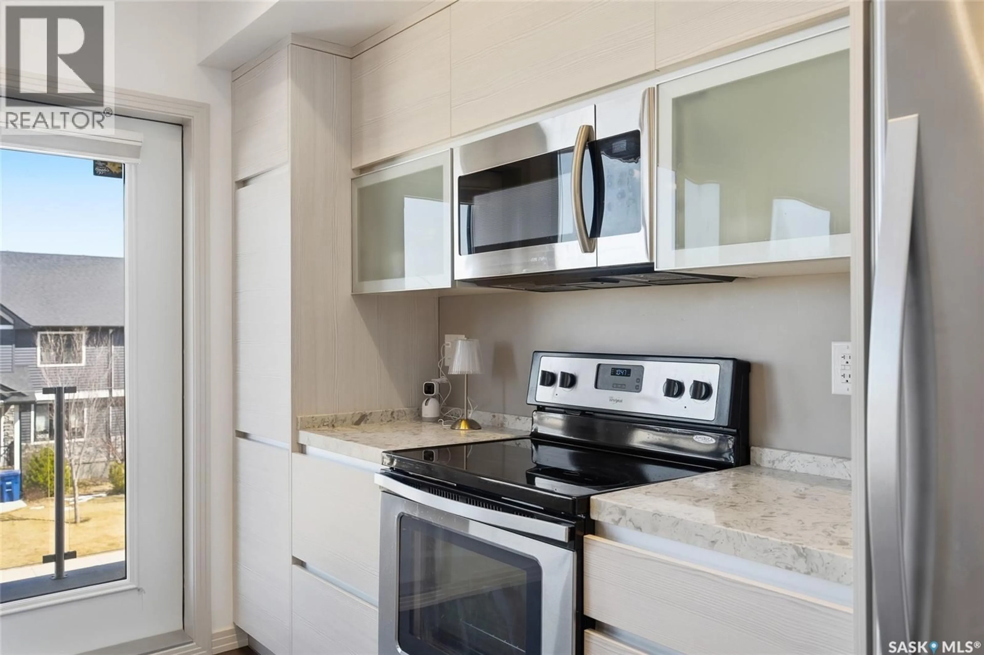 Standard kitchen, unknown for 218 223 EVERGREEN SQUARE, Saskatoon Saskatchewan S7M4T2