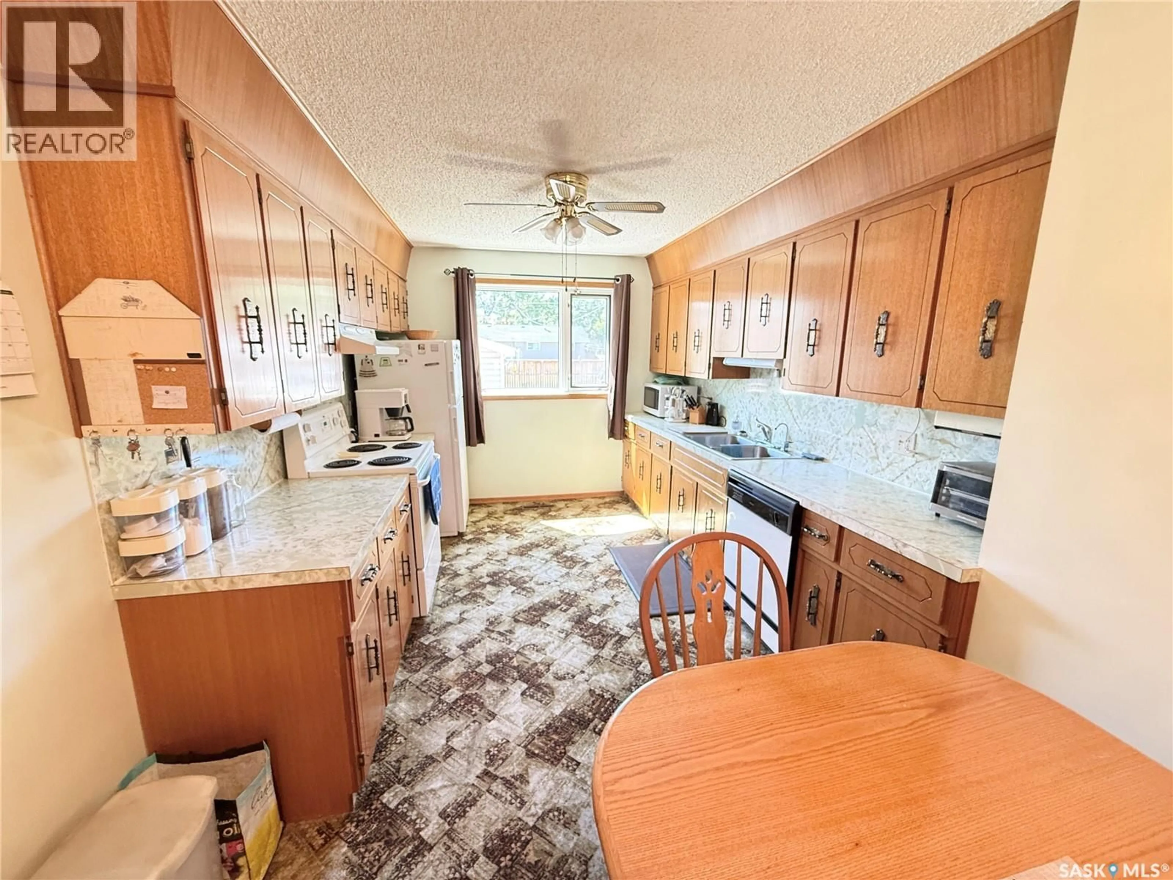 Standard kitchen, unknown for 521 ELIZABETH STREET, Weyburn Saskatchewan S4H1S5