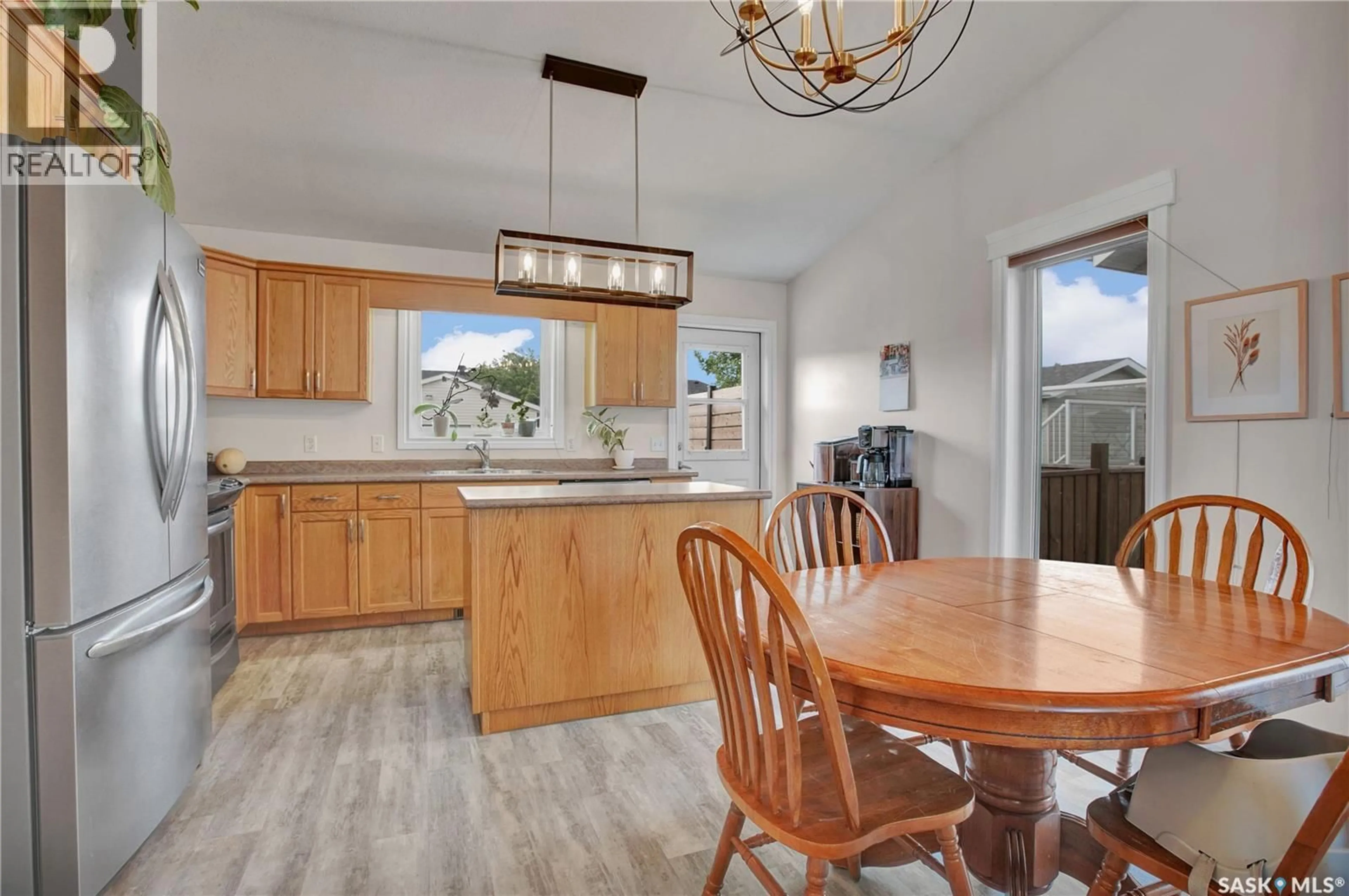 Open concept kitchen, unknown for 505 CRYSTAL CRESCENT, Warman Saskatchewan S0K0A1