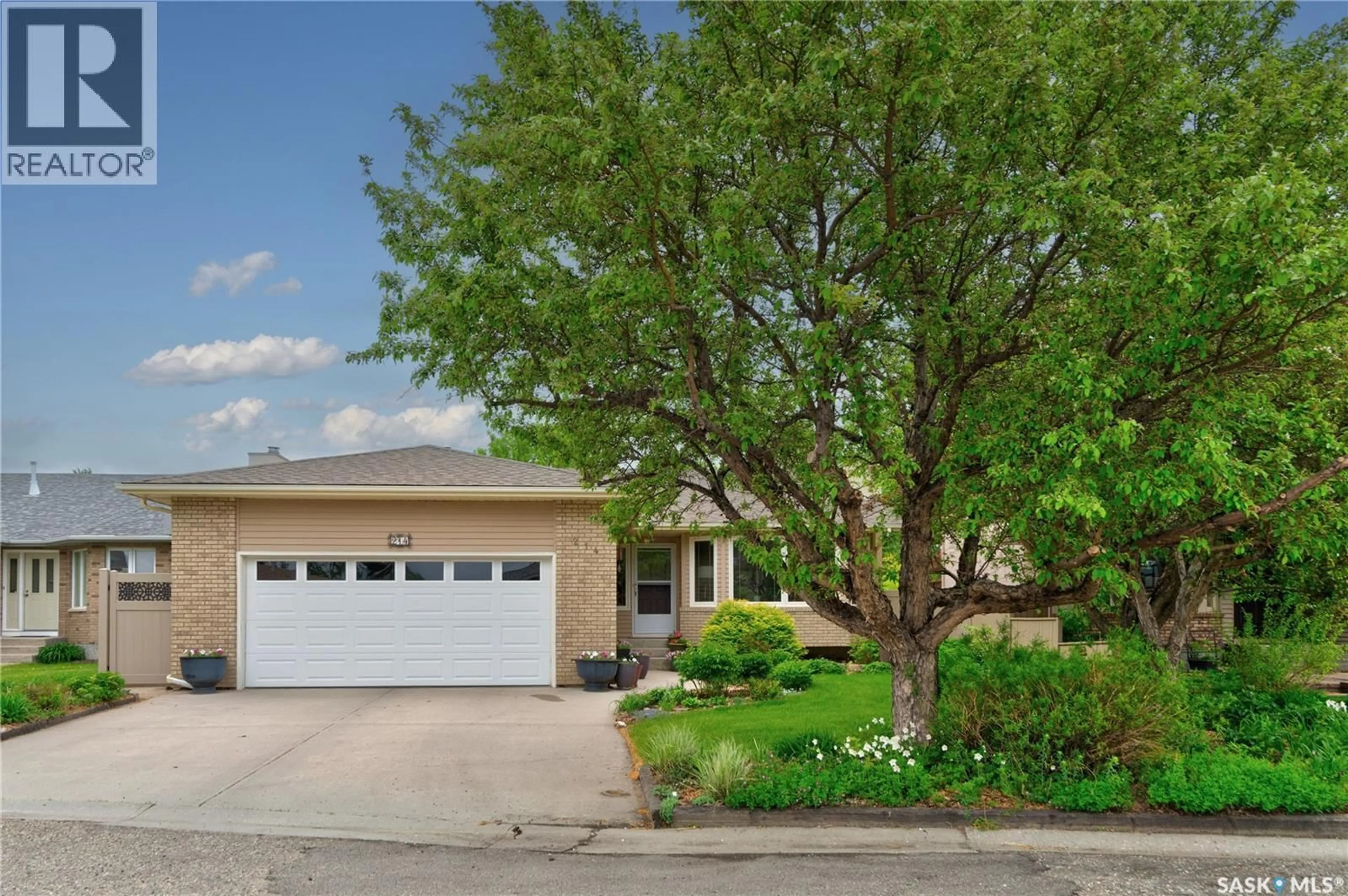 Home with vinyl exterior material, street for 214 PAR PLACE, Regina Saskatchewan S4Y1H3
