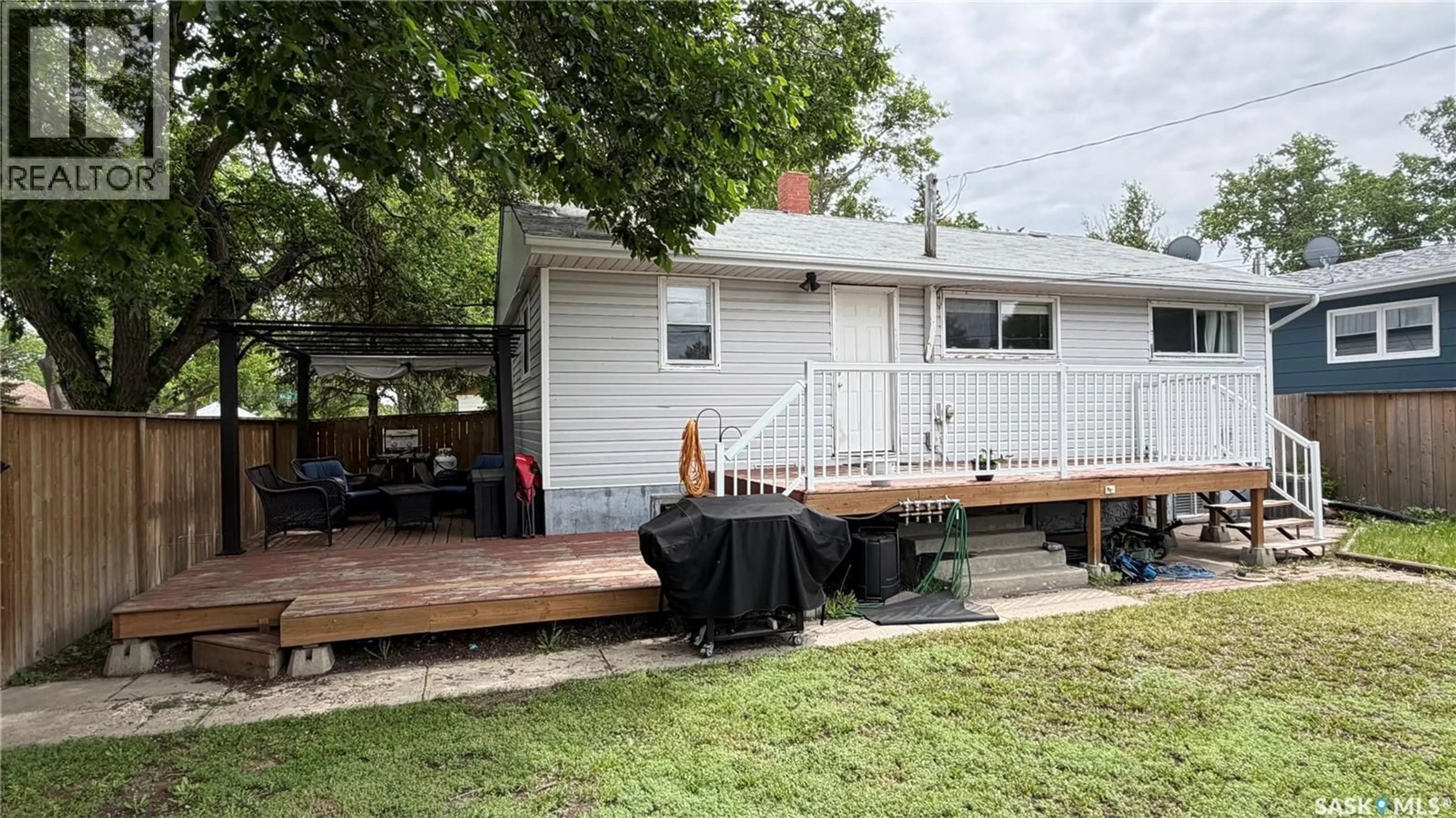 Patio, street for 201 WALSH STREET, Maple Creek Saskatchewan S0N1N0