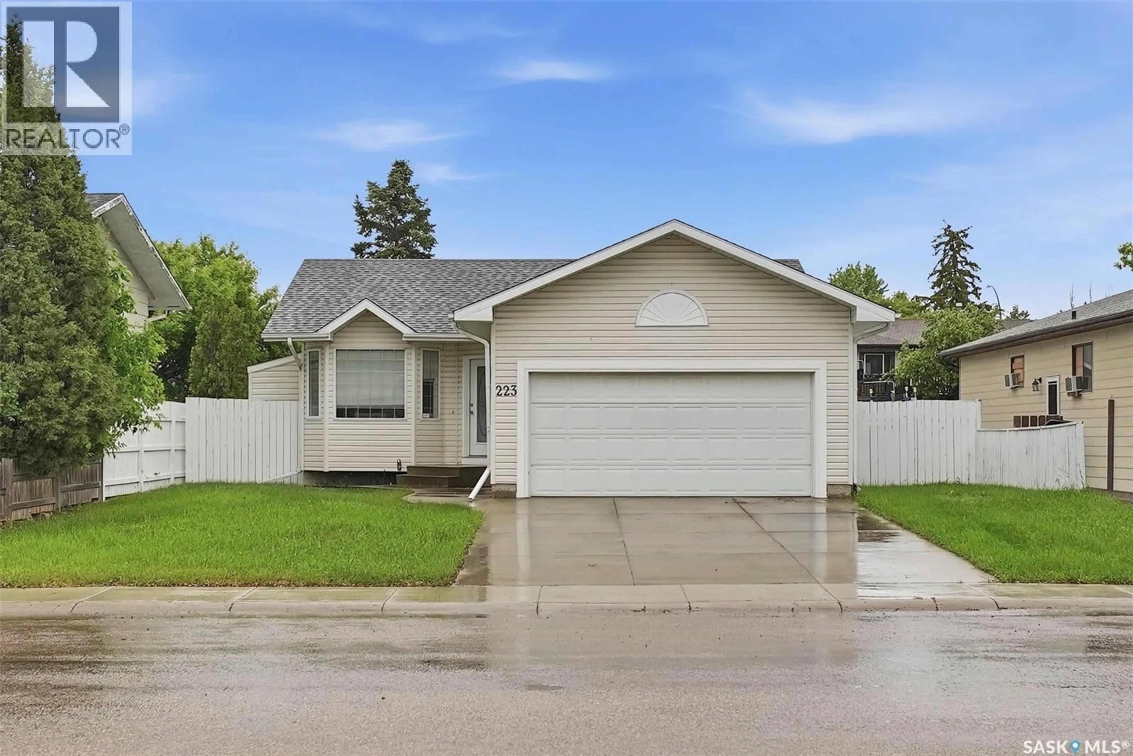 Home with vinyl exterior material, street for 223 WEDGE ROAD, Saskatoon Saskatchewan S7L6E8