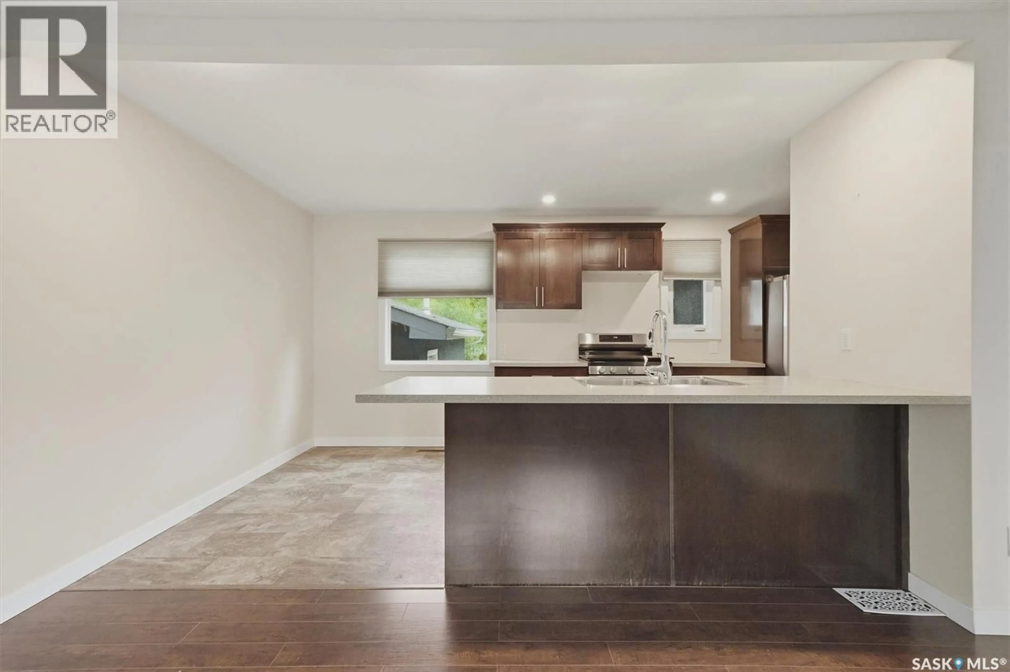 Open concept kitchen, unknown for 15 SELKIRK CRESCENT, Saskatoon Saskatchewan S7L4J4