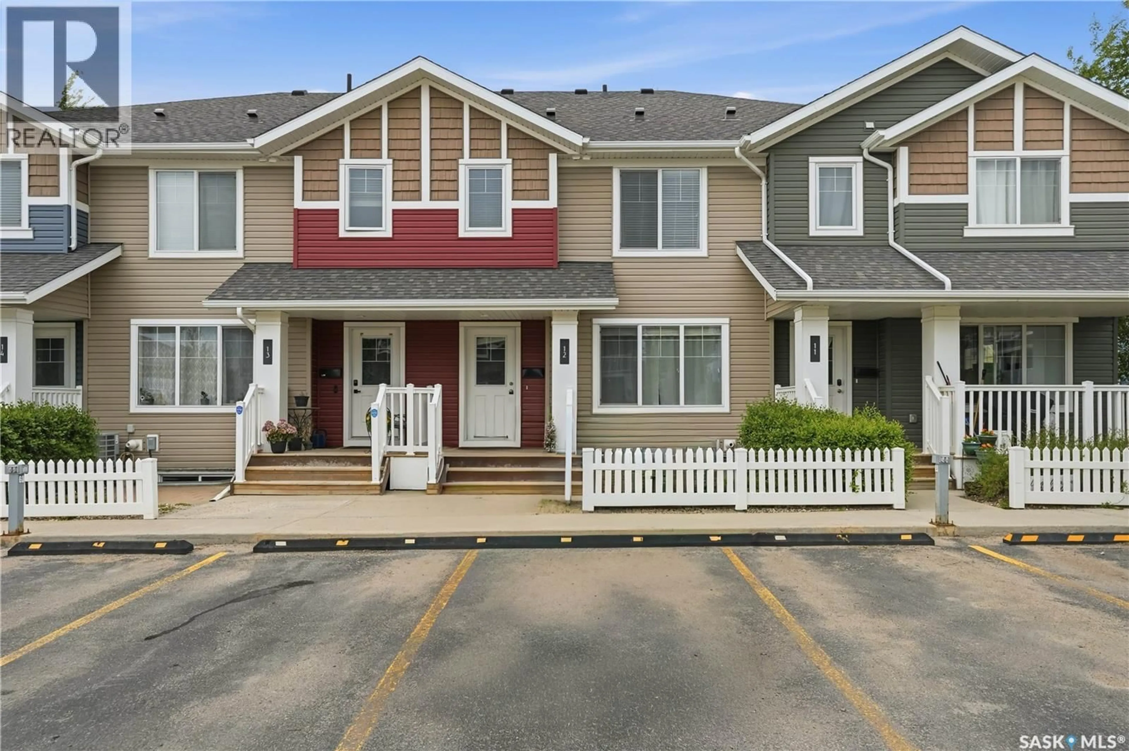 Home with vinyl exterior material, street for 5762 - 12 GORDON ROAD, Regina Saskatchewan S4W0M1