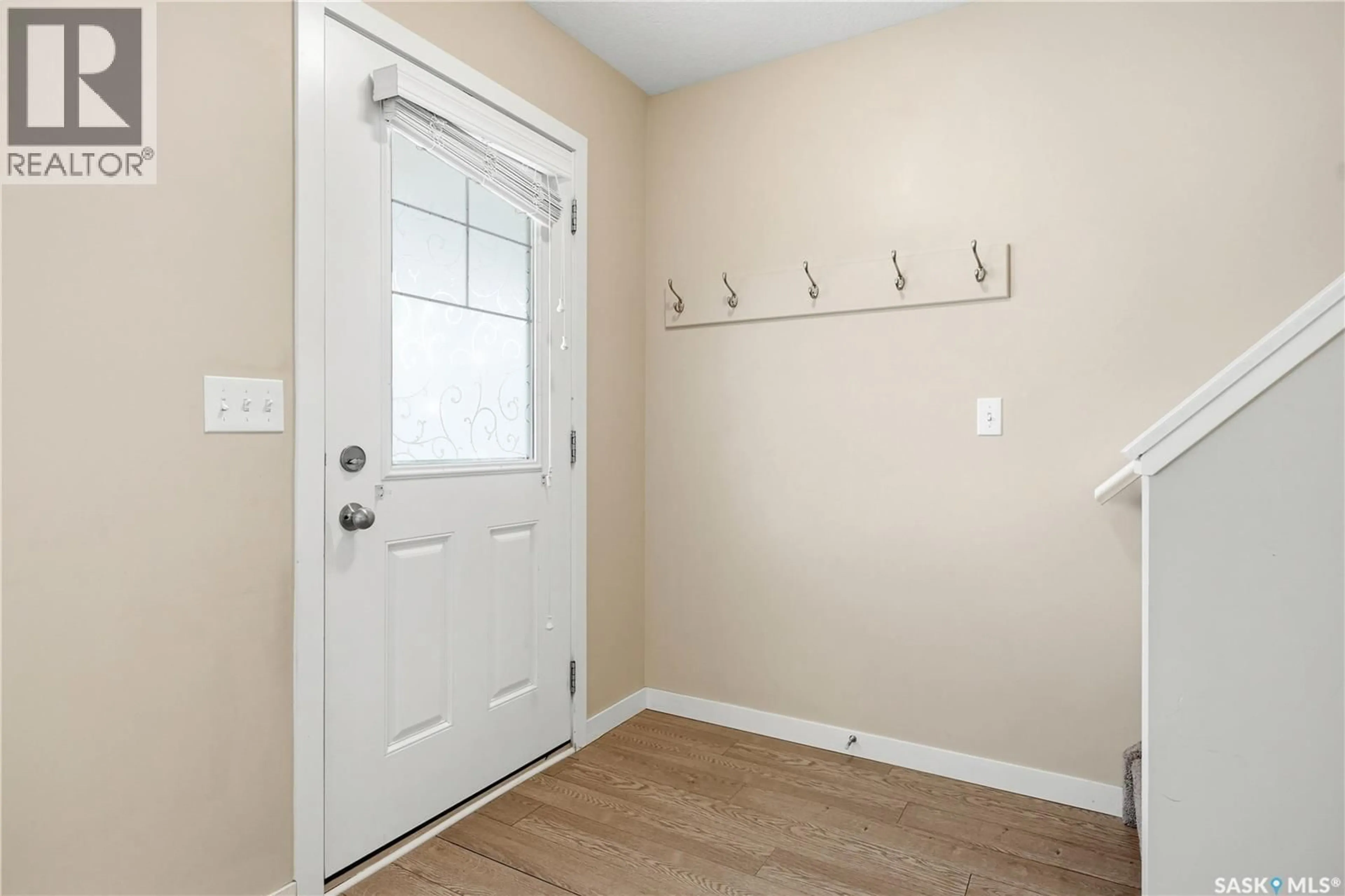 Indoor entryway for 5762 - 12 GORDON ROAD, Regina Saskatchewan S4W0M1