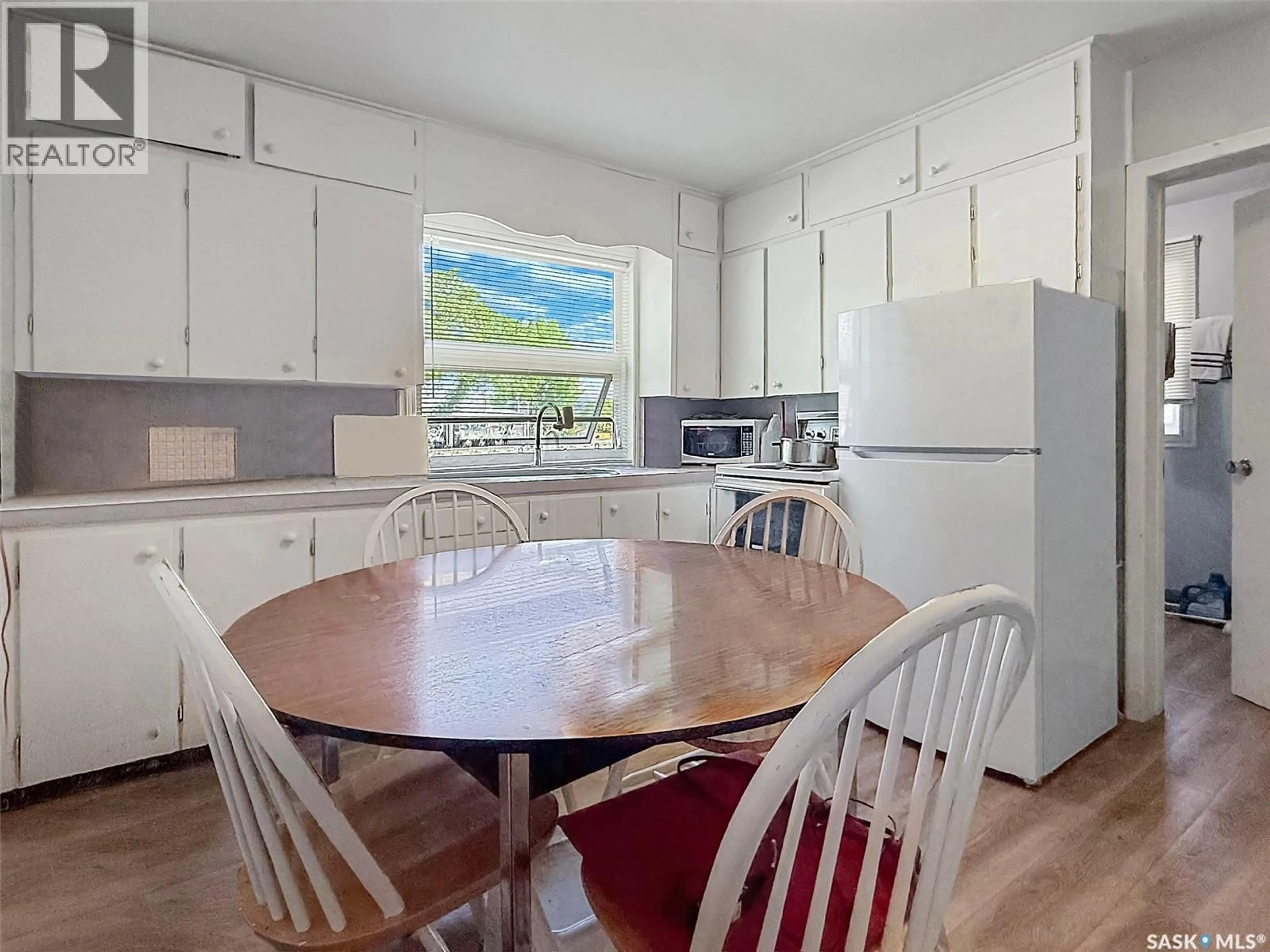 Standard kitchen, wood/laminate floor for 168 2ND AVENUE, Swift Current Saskatchewan S9H3H9