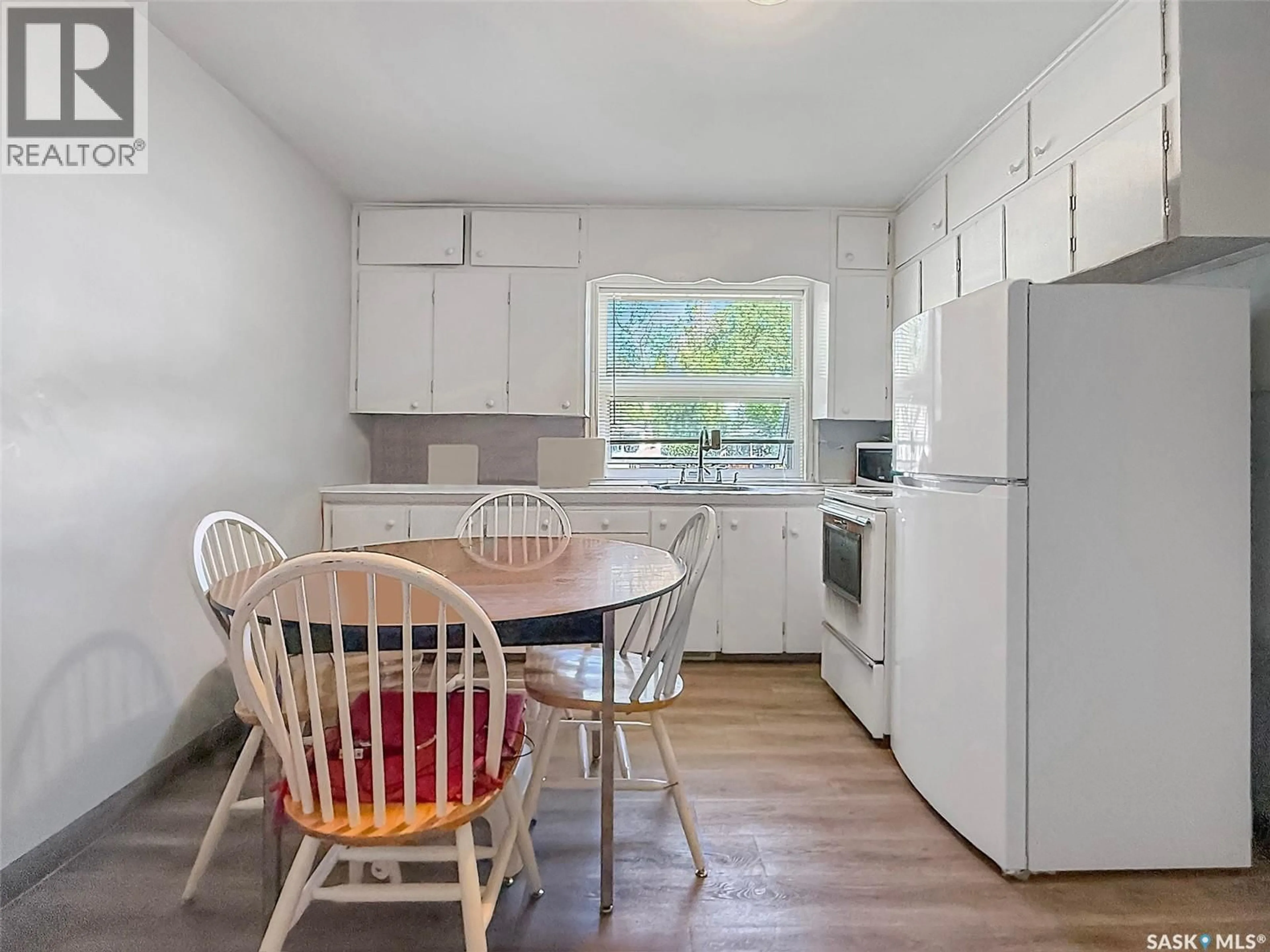 Standard kitchen, wood/laminate floor for 168 2ND AVENUE, Swift Current Saskatchewan S9H3H9