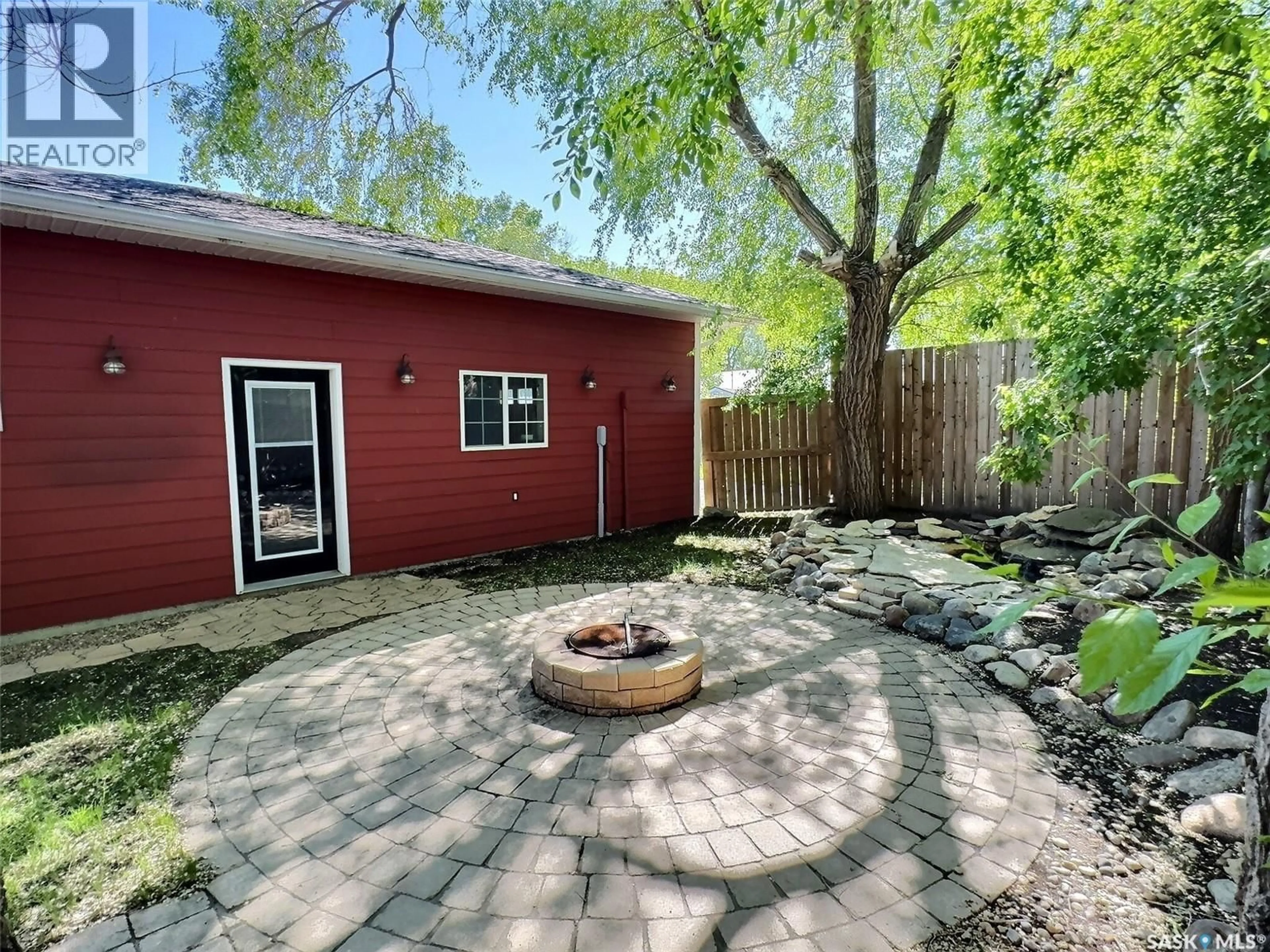 Patio, street for 211 DUNCAN ROAD, Estevan Saskatchewan S4A0A3