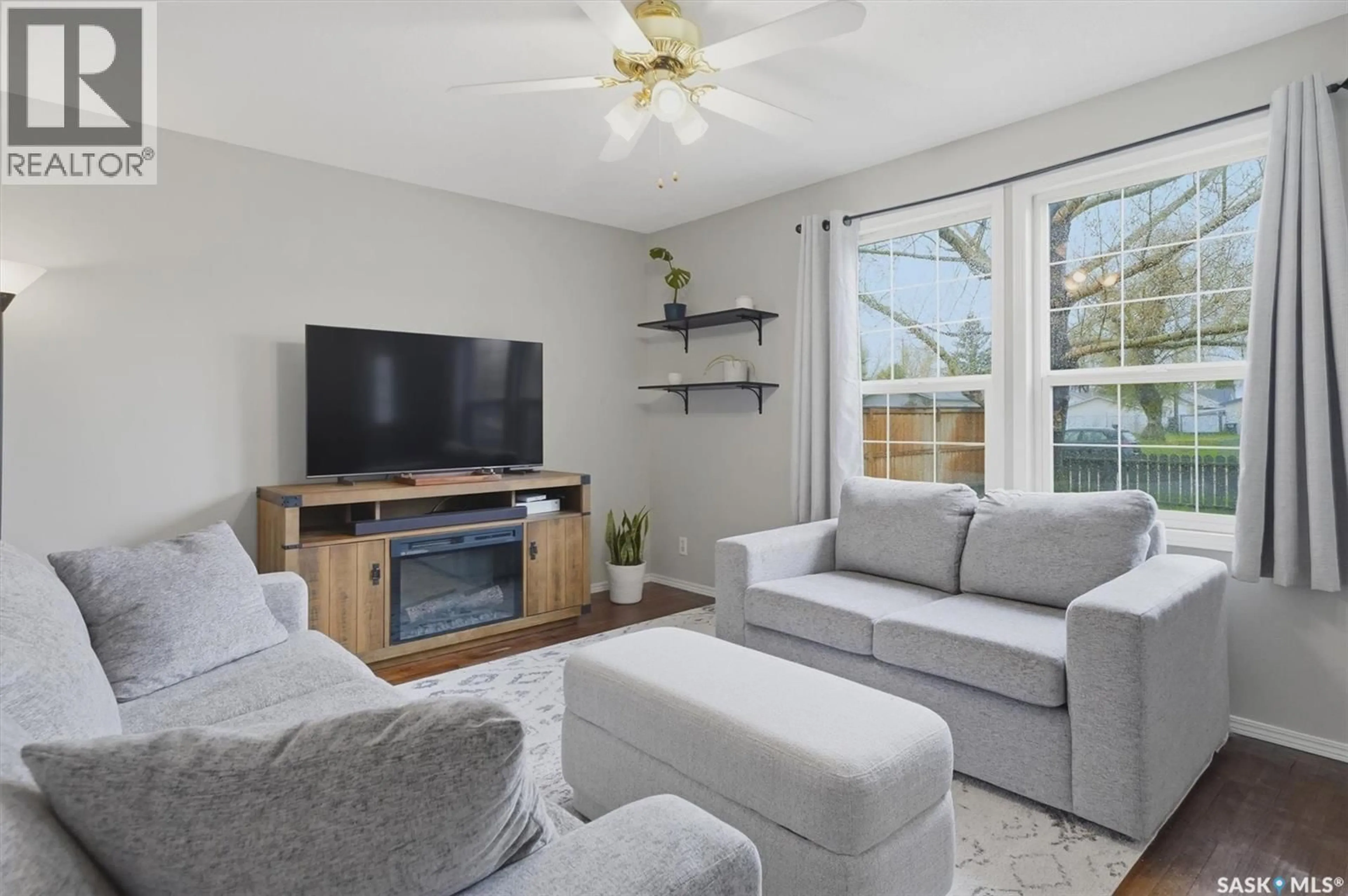 Living room with furniture, unknown for 1002 O AVENUE, Saskatoon Saskatchewan S7M2T2