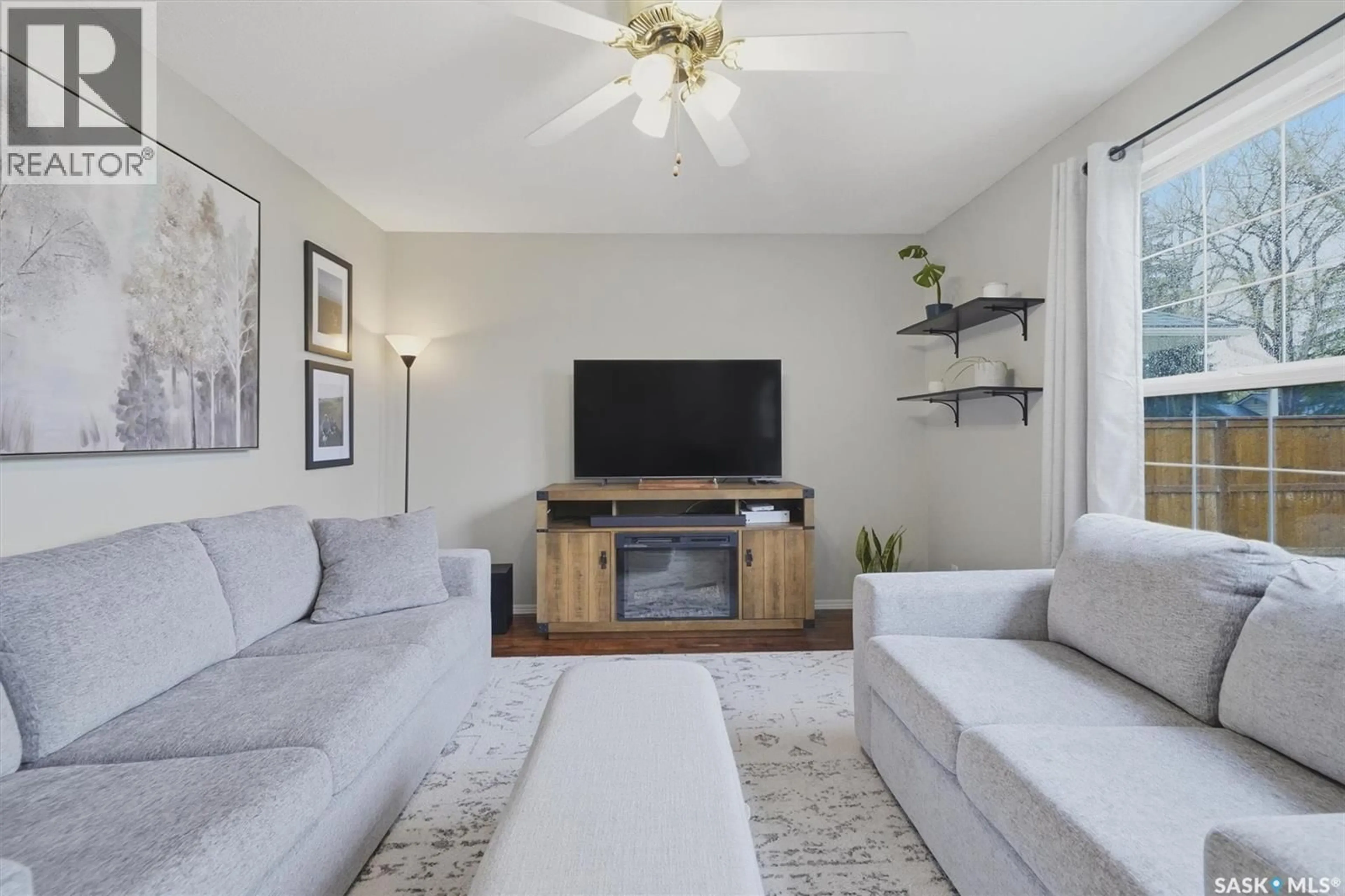 Living room with furniture, unknown for 1002 O AVENUE, Saskatoon Saskatchewan S7M2T2