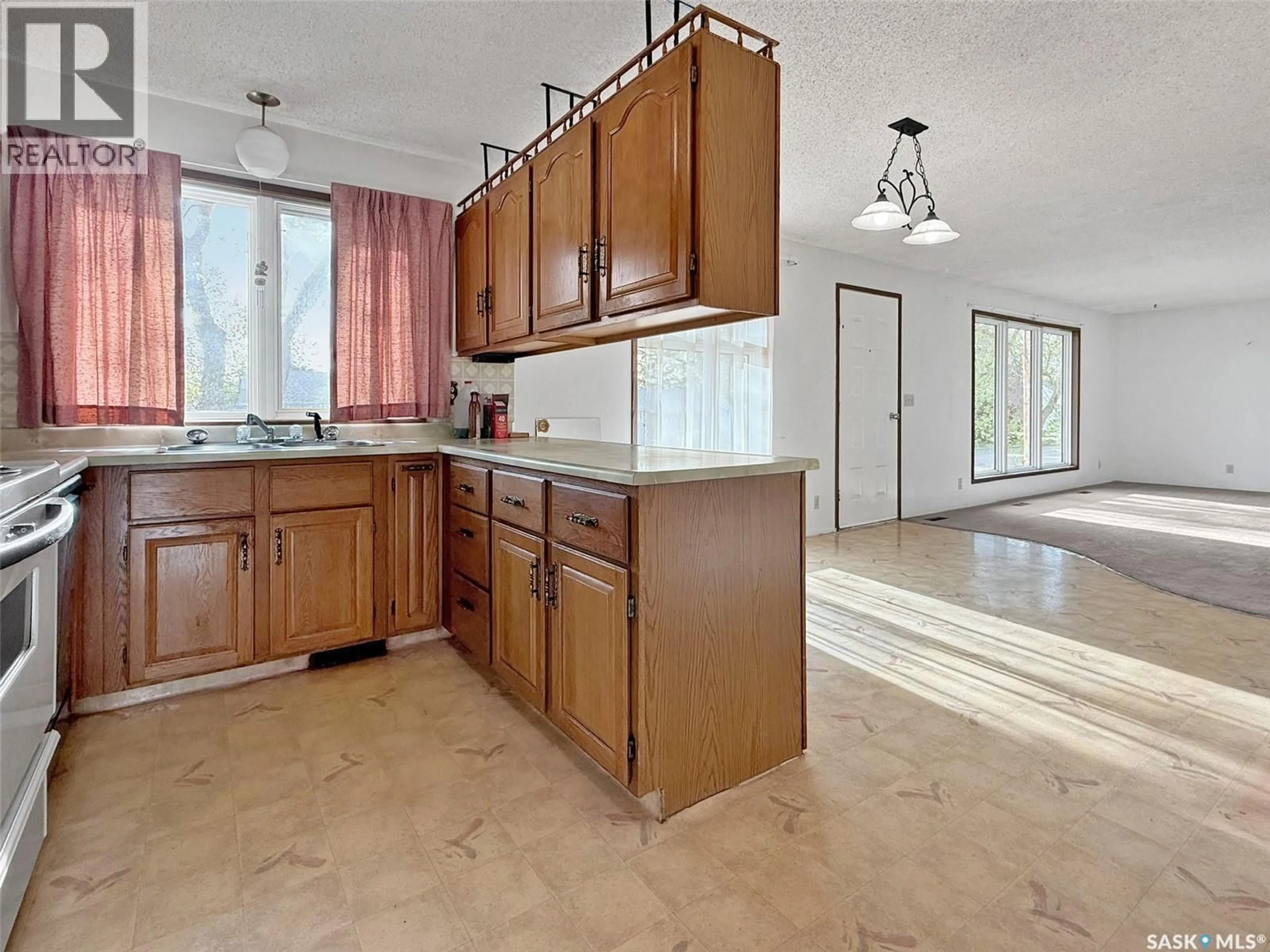 Open concept kitchen, ceramic/tile floor for 3167 RUTLAND AVENUE, Gull Lake Saskatchewan S0N1A0