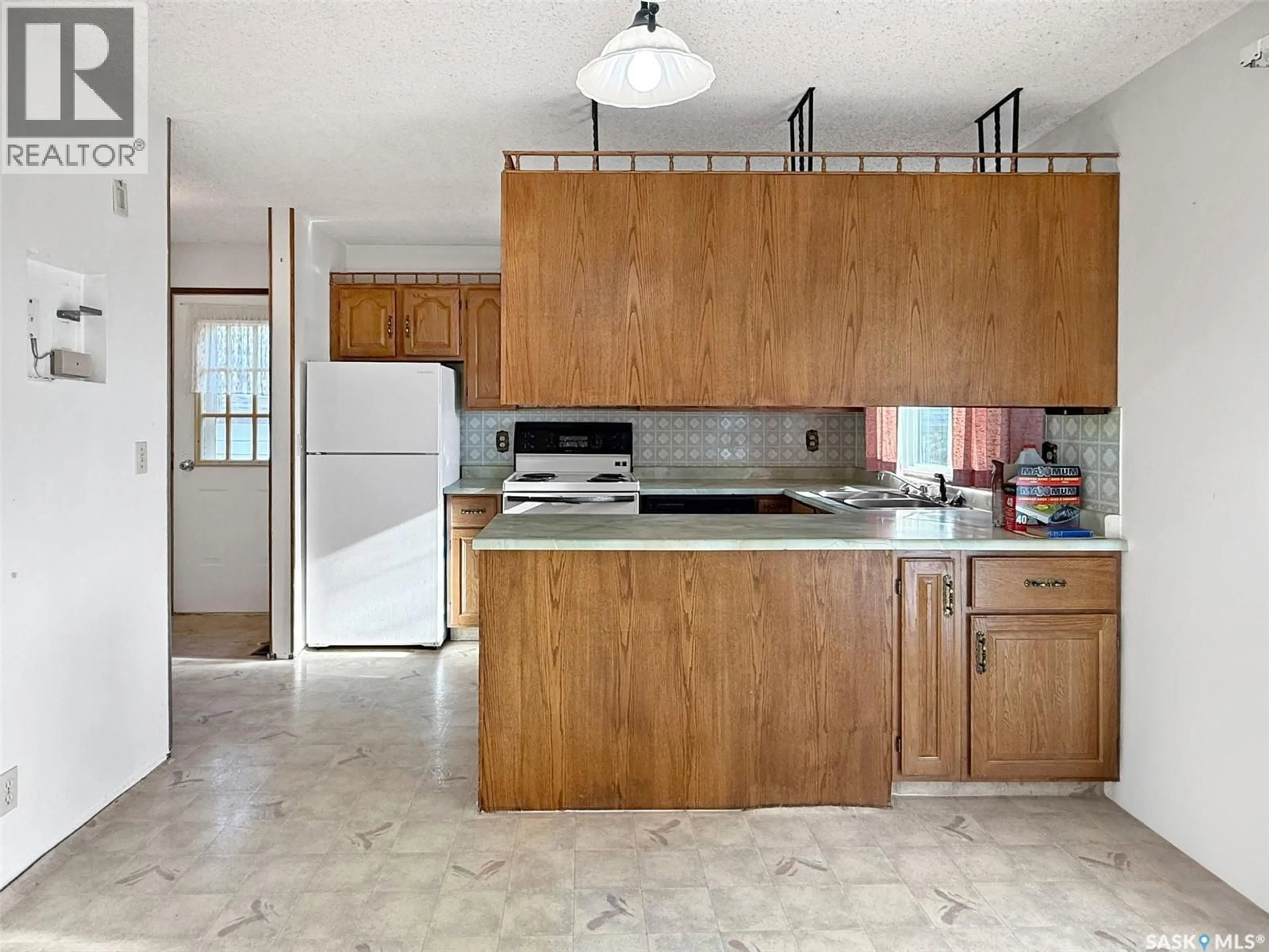 Standard kitchen, ceramic/tile floor for 3167 RUTLAND AVENUE, Gull Lake Saskatchewan S0N1A0