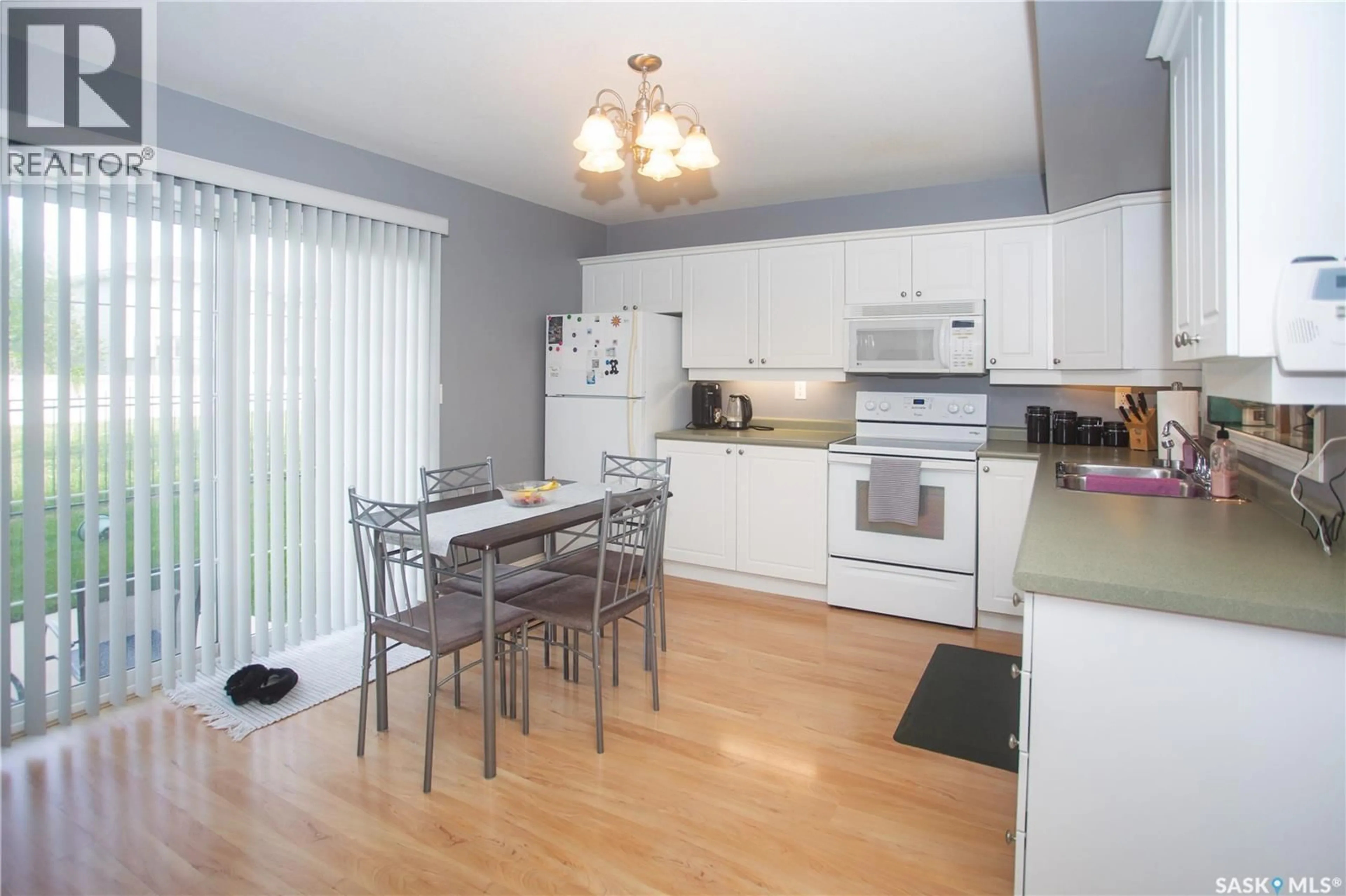 Standard kitchen, wood/laminate floor for 670 - 163 KENDERDINE ROAD, Saskatoon Saskatchewan S7N4W5