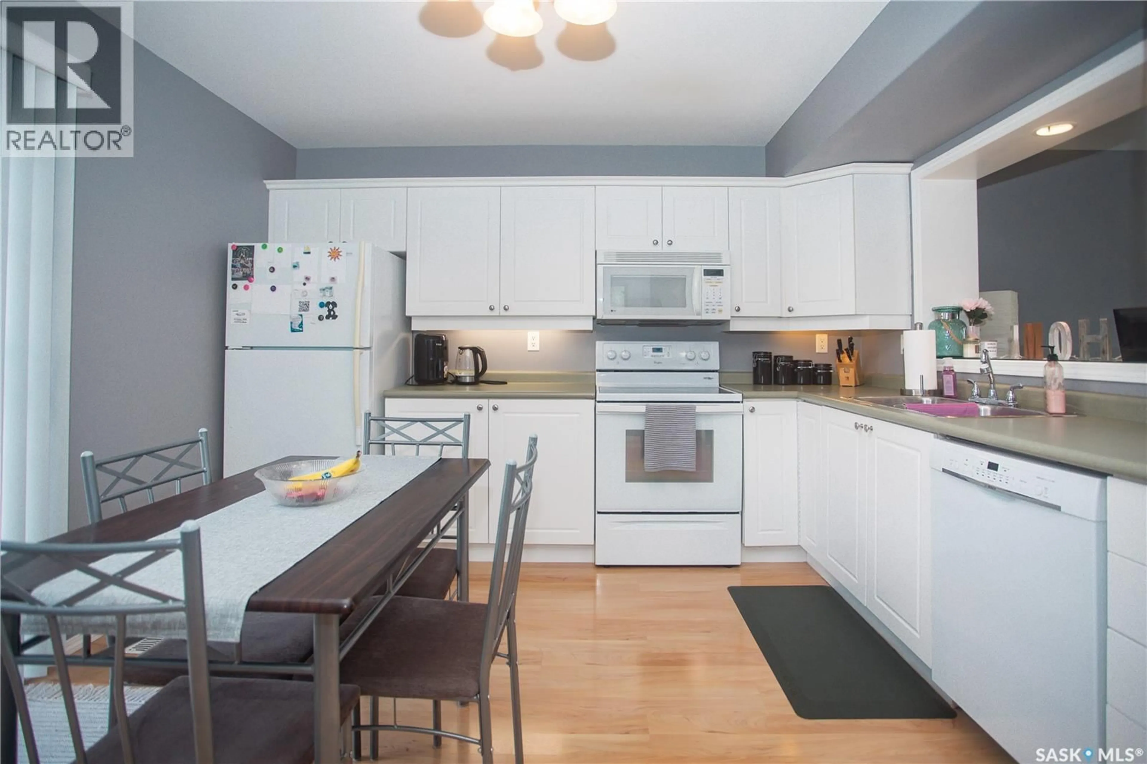 Standard kitchen, wood/laminate floor for 670 - 163 KENDERDINE ROAD, Saskatoon Saskatchewan S7N4W5