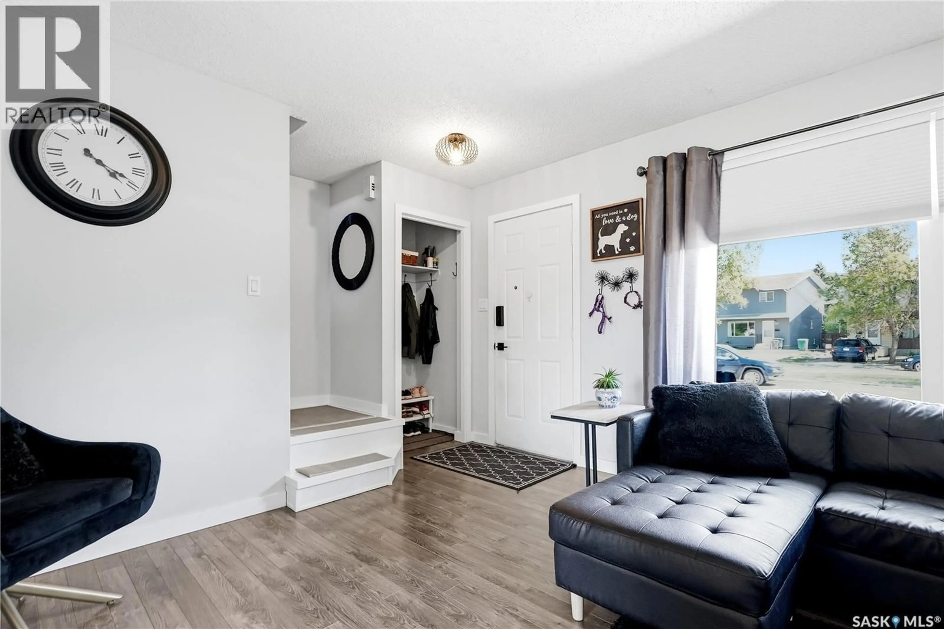 Indoor entryway for 452 LENORE DRIVE, Saskatoon Saskatchewan S7K5S7