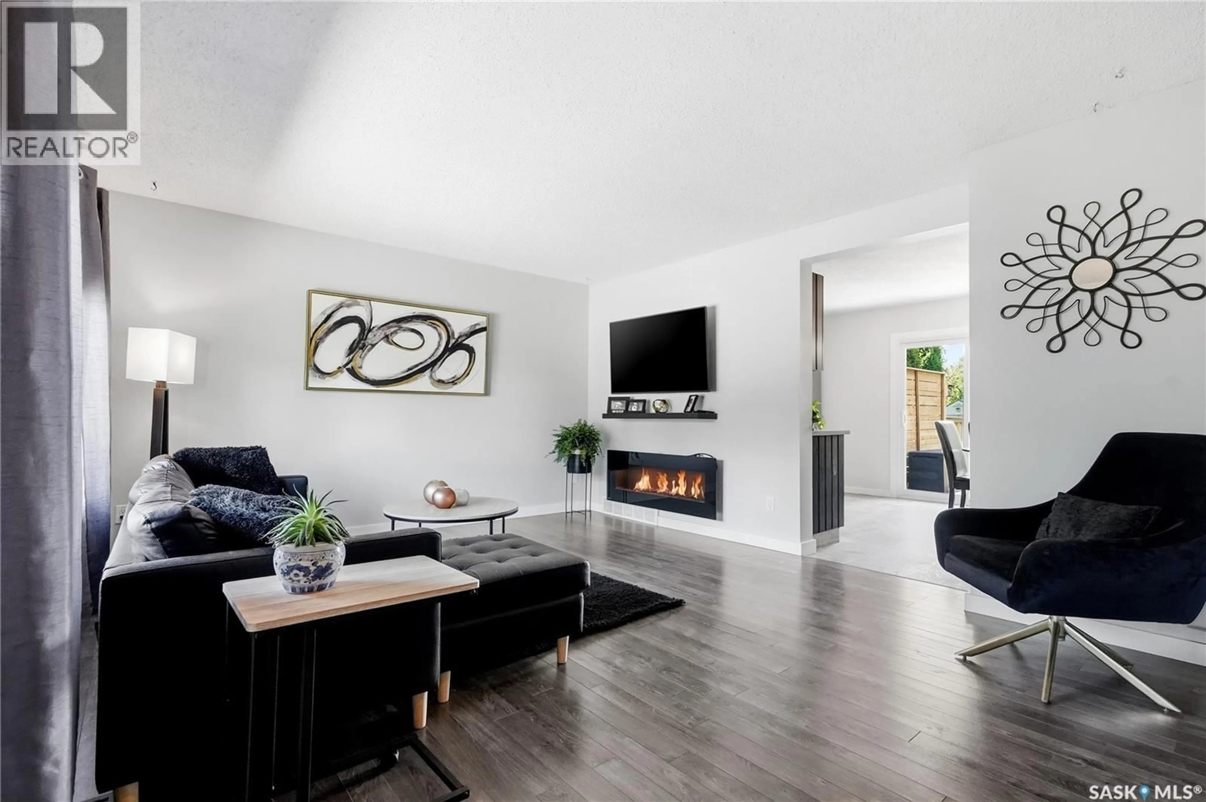 Living room with furniture, unknown for 452 LENORE DRIVE, Saskatoon Saskatchewan S7K5S7