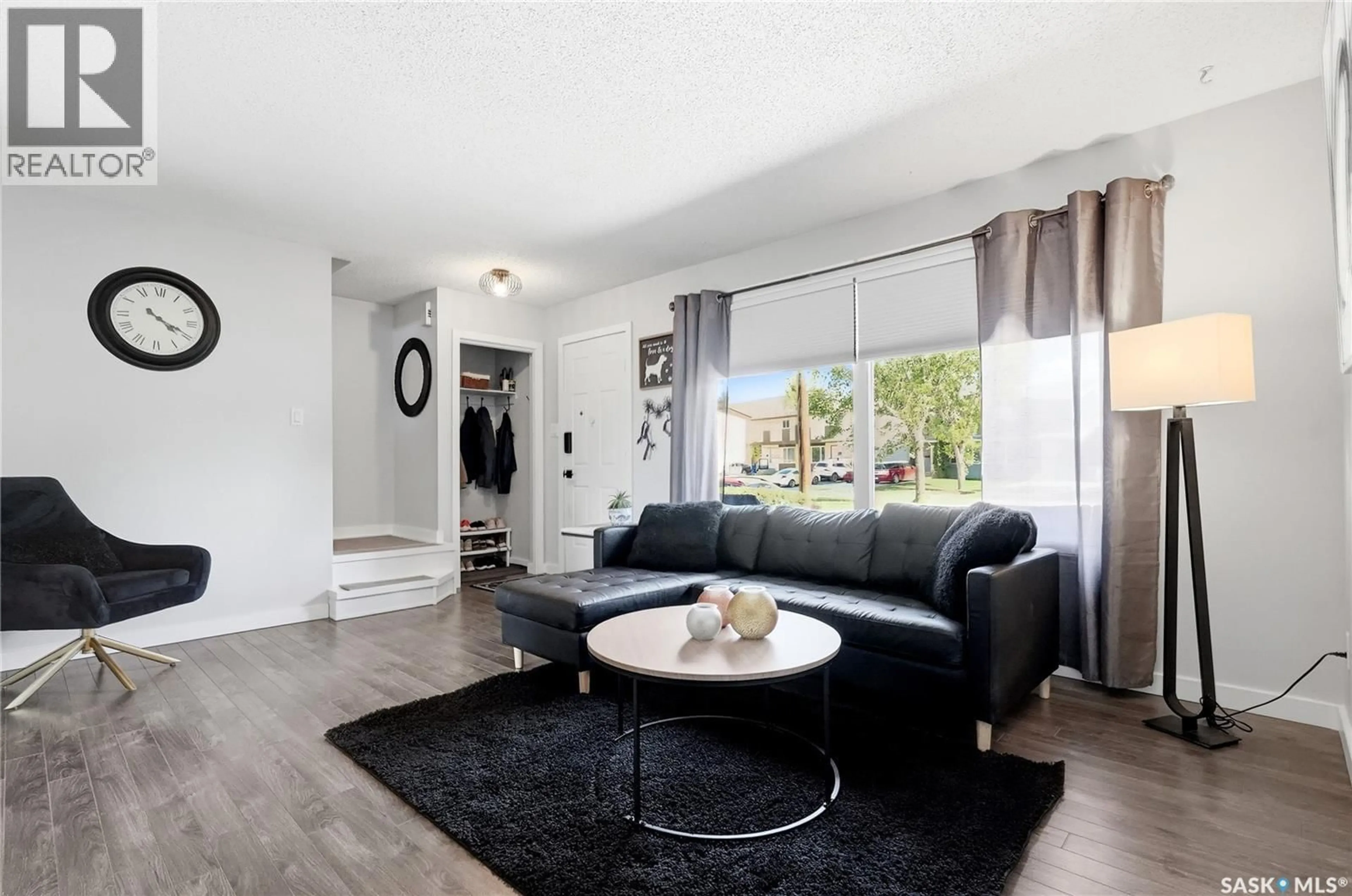 Living room with furniture, unknown for 452 LENORE DRIVE, Saskatoon Saskatchewan S7K5S7