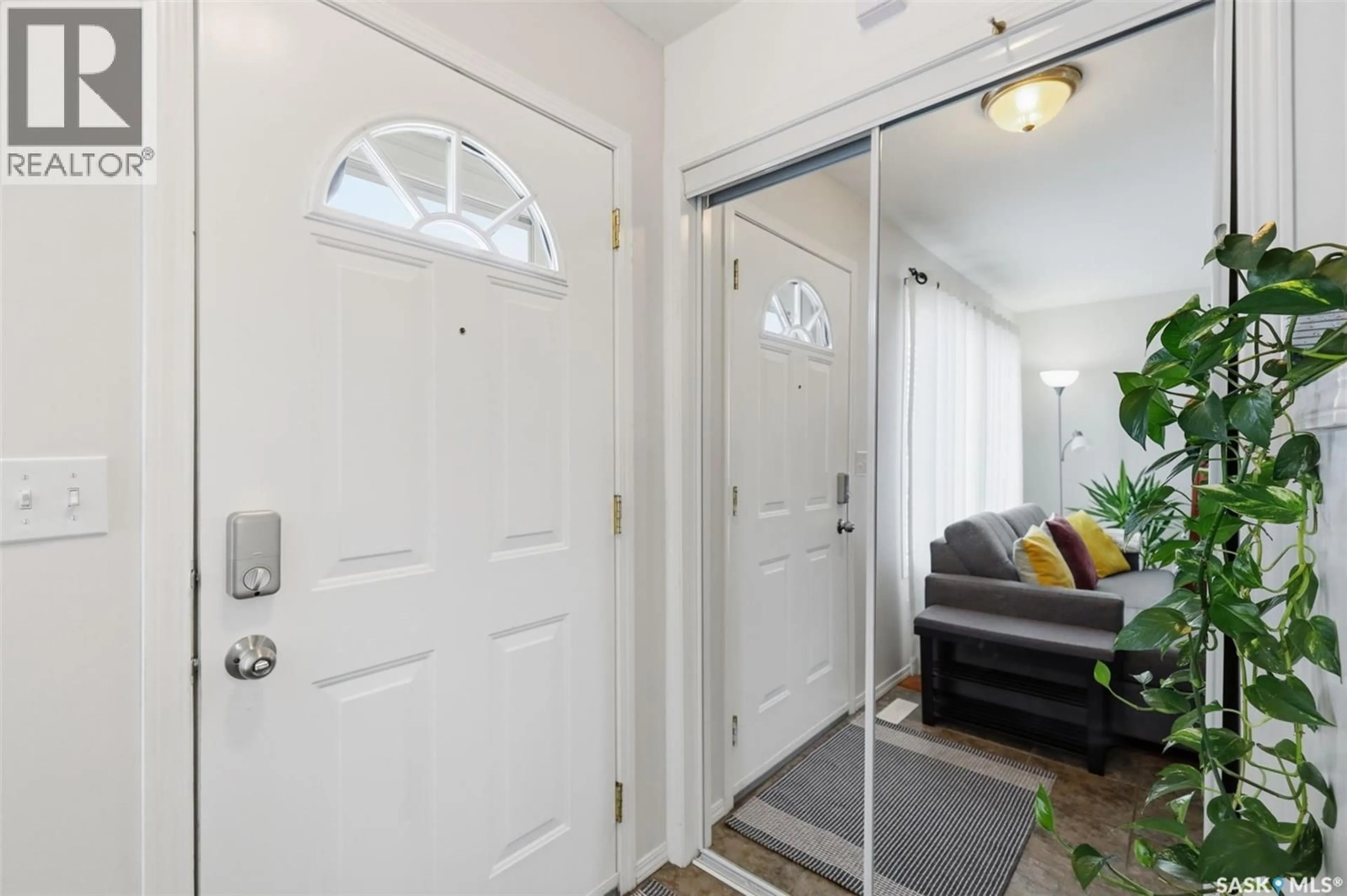 Indoor entryway for 135 670 KENDERDINE ROAD, Saskatoon Saskatchewan S7N4W3
