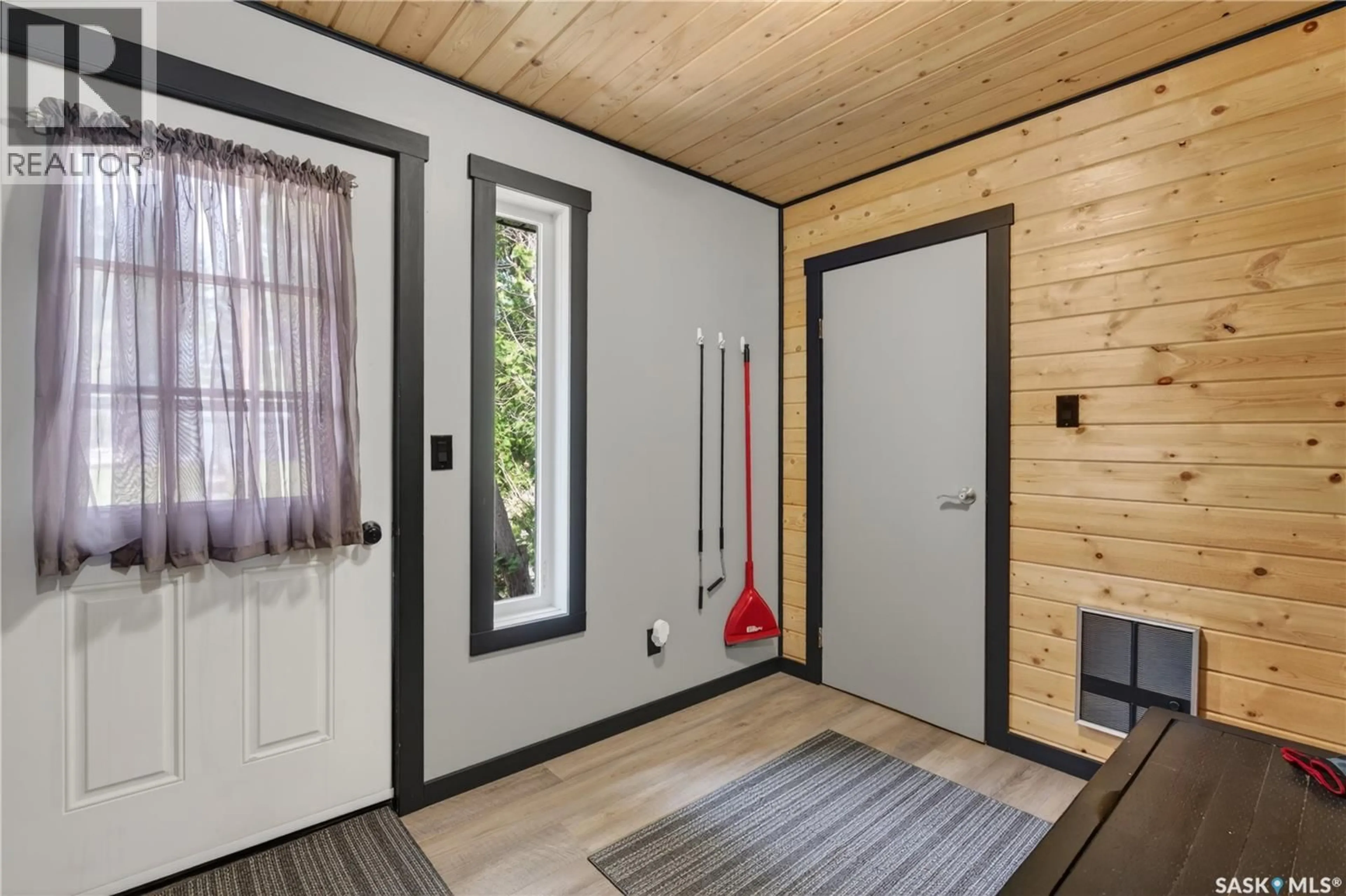 Indoor entryway for EGGERMAN ACREAGE, St. Peter RM No. 369 Saskatchewan S0K4C0